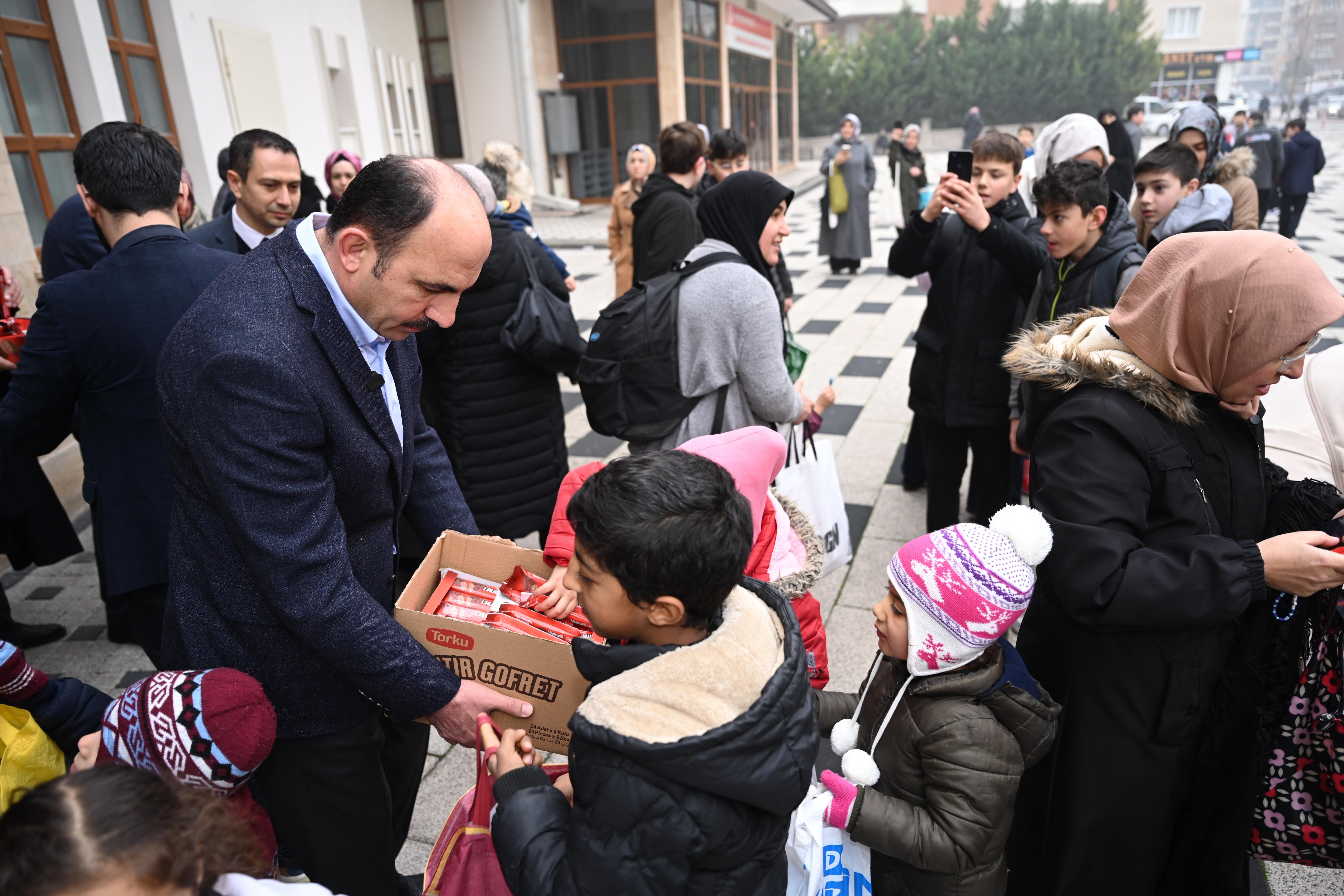 BAŞKAN ALTAY ÇOCUKLARIN “ŞİVLİLİK” COŞKUSUNA EŞLİK ETTİ