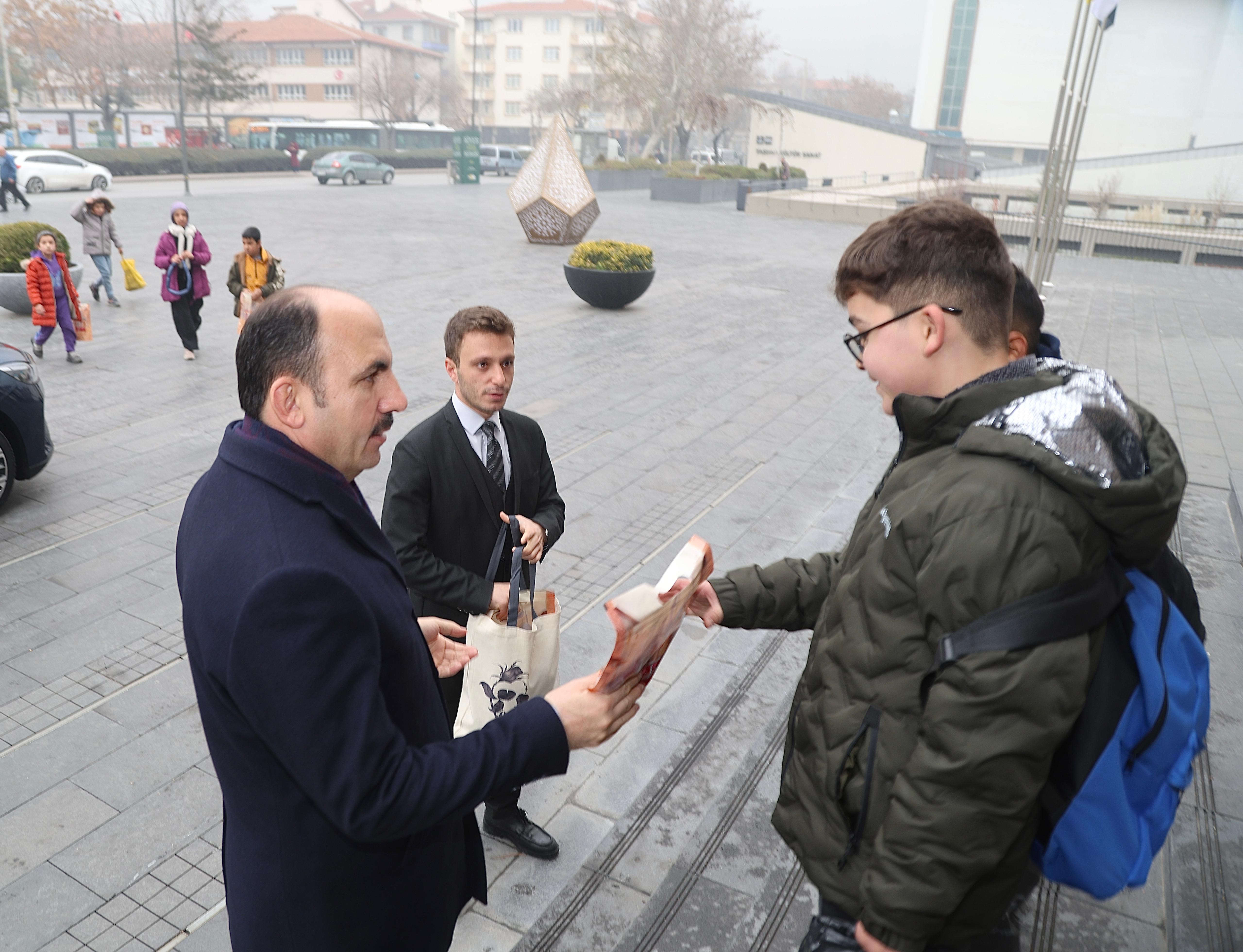 BAŞKAN ALTAY ÇOCUKLARIN “ŞİVLİLİK” COŞKUSUNA EŞLİK ETTİ