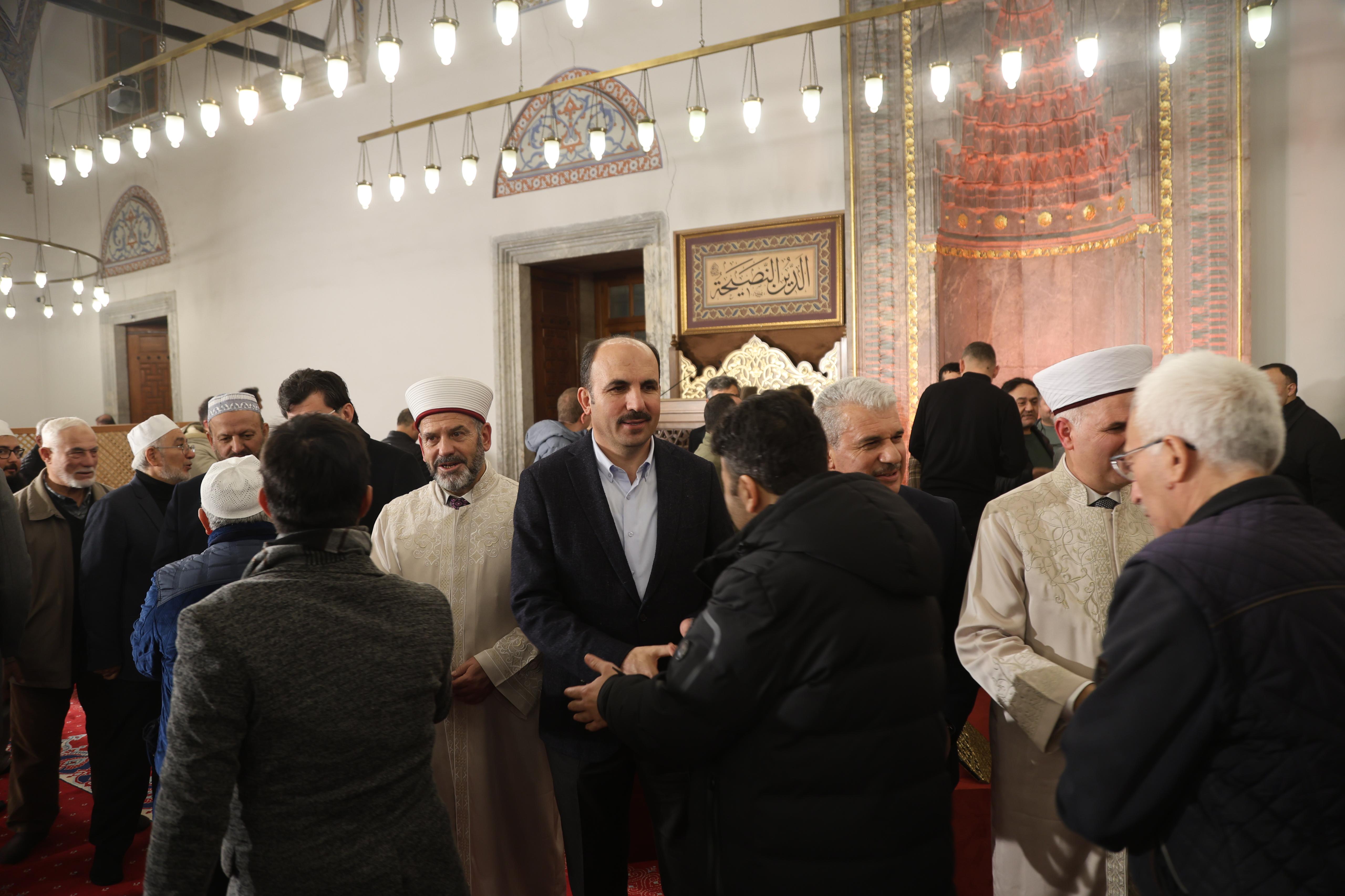 VALİ AKIN VE BAŞKAN ALTAY REGAİP KANDİLİNDE KONYALILARLA BULUŞTU