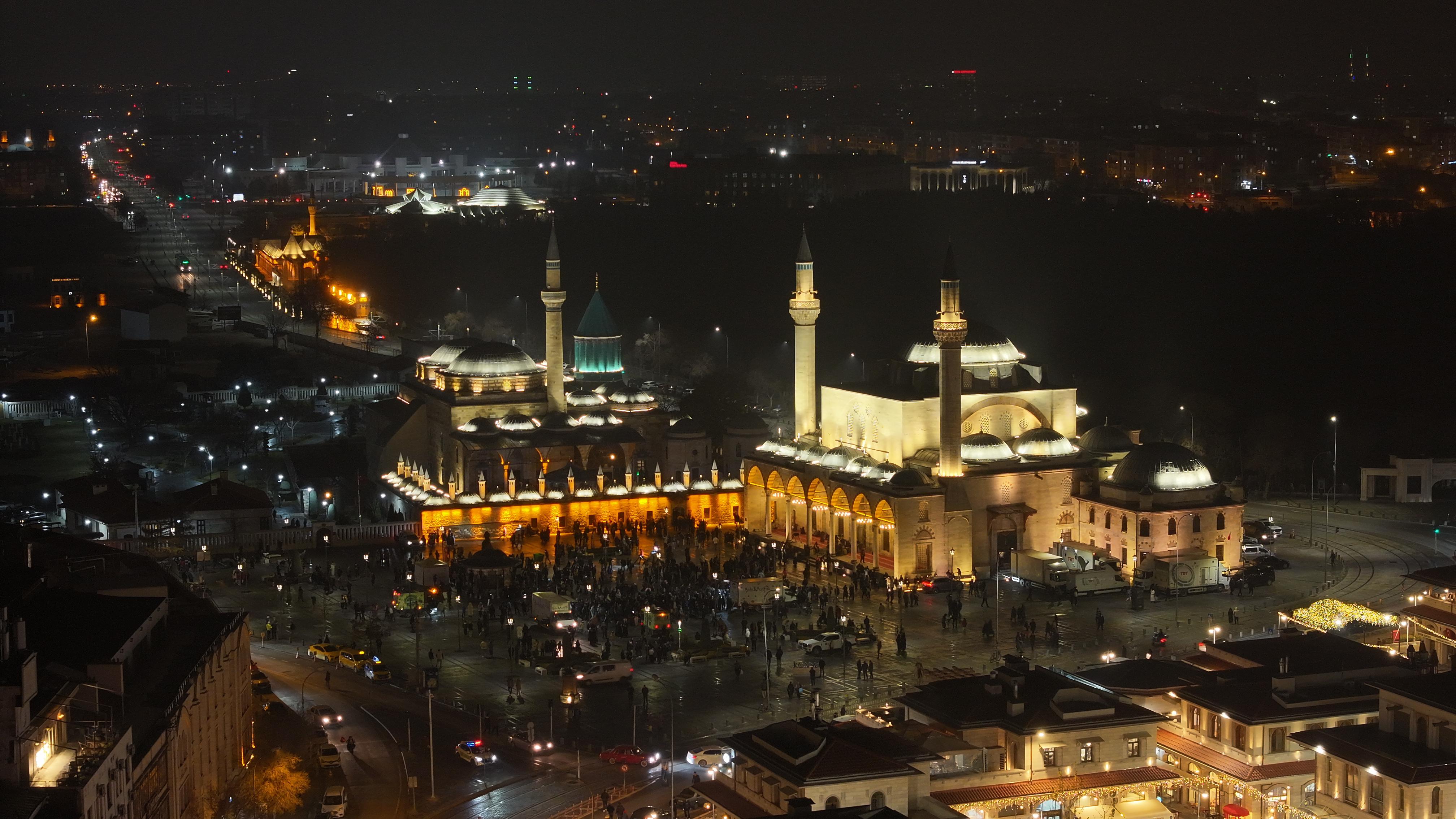 VALİ AKIN VE BAŞKAN ALTAY REGAİP KANDİLİNDE KONYALILARLA BULUŞTU