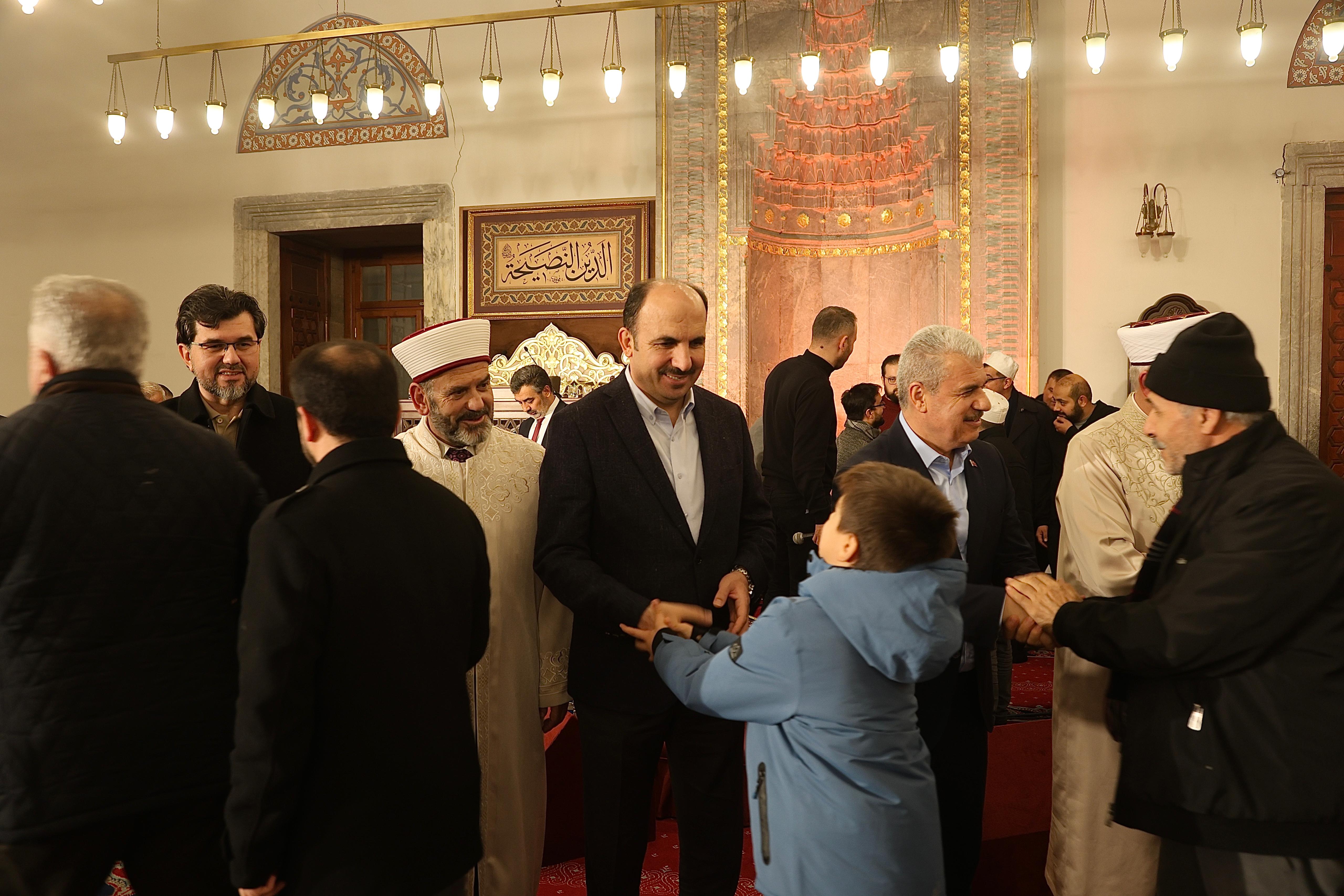 VALİ AKIN VE BAŞKAN ALTAY REGAİP KANDİLİNDE KONYALILARLA BULUŞTU