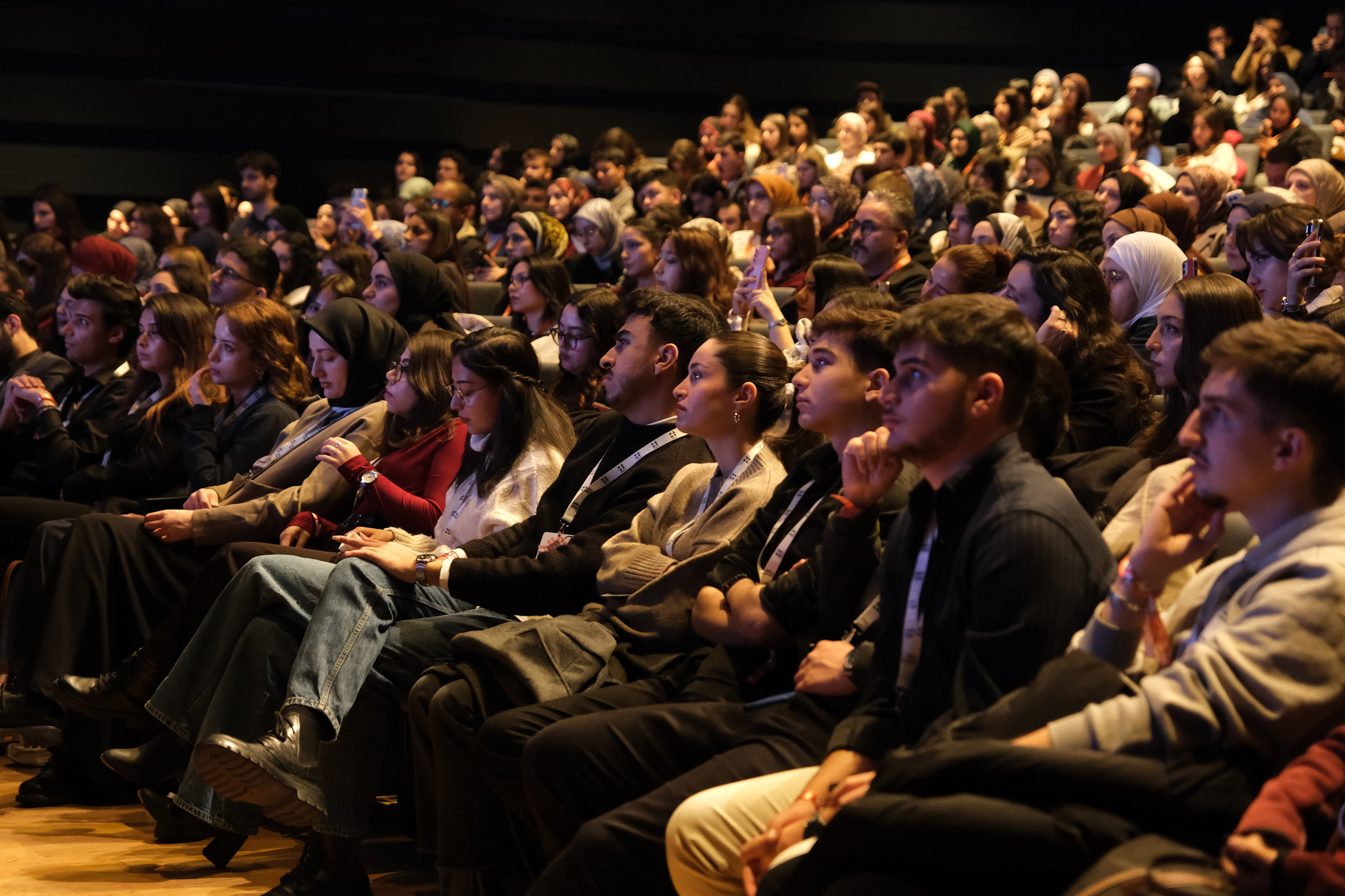 ZİRVE KADEME LİNKEDIN ETKİNLİĞİ GENÇLERE İLHAM VERDİ