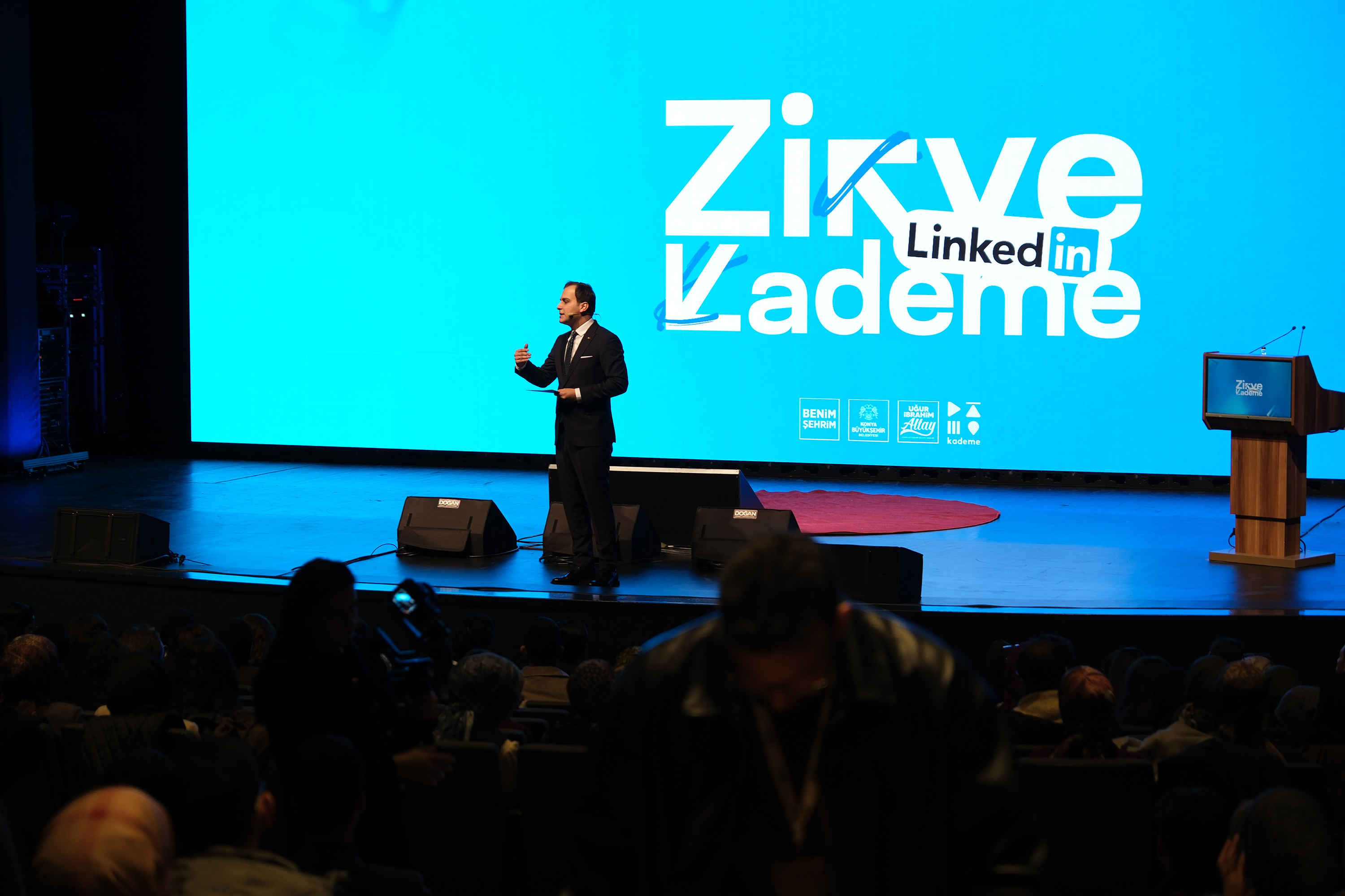 ZİRVE KADEME LİNKEDIN ETKİNLİĞİ GENÇLERE İLHAM VERDİ