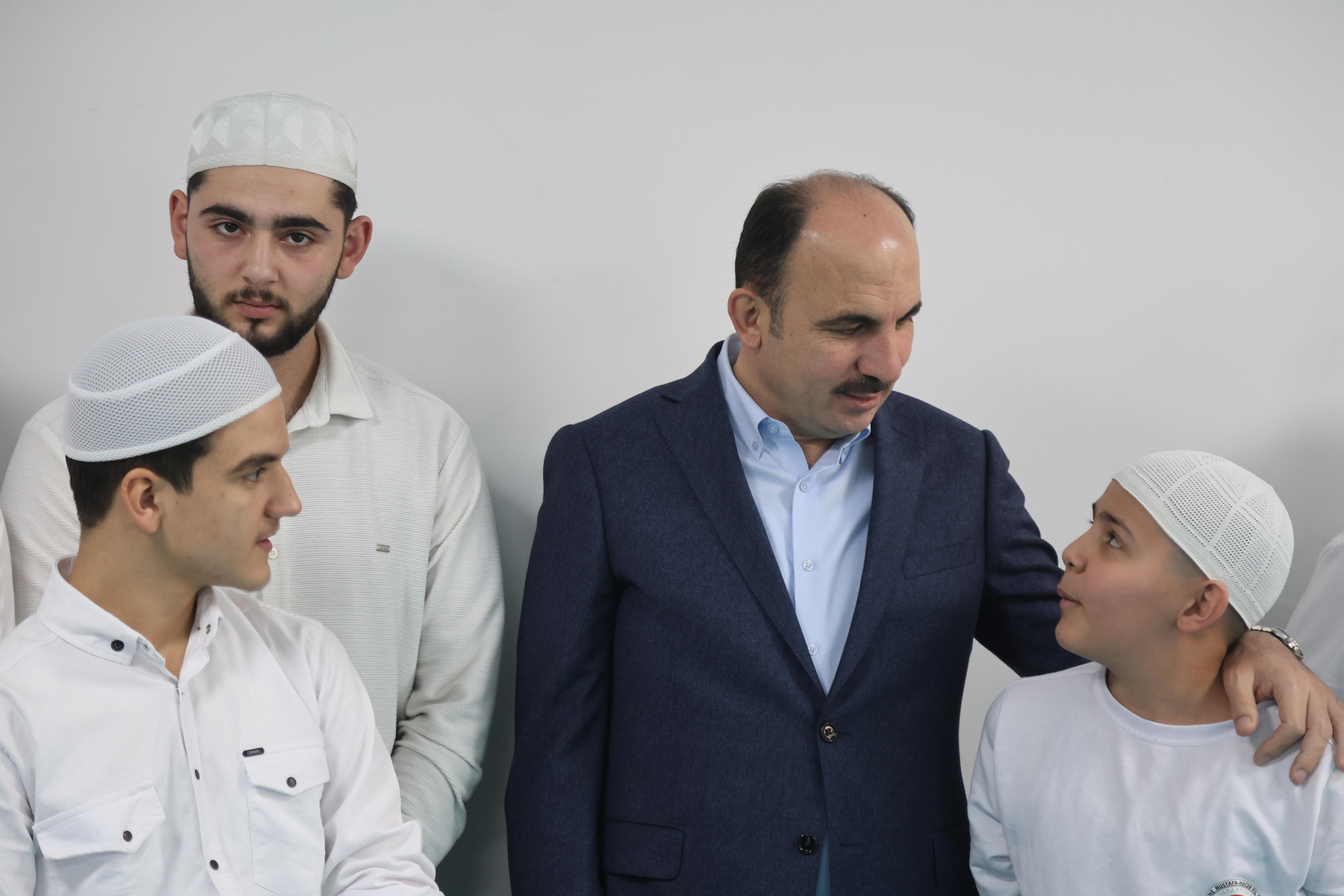 BAŞKAN ALTAY YILIN SON GÜNÜNDE HAFIZLIK ÖĞRENCİLERİYLE BİR ARAYA GELDİ