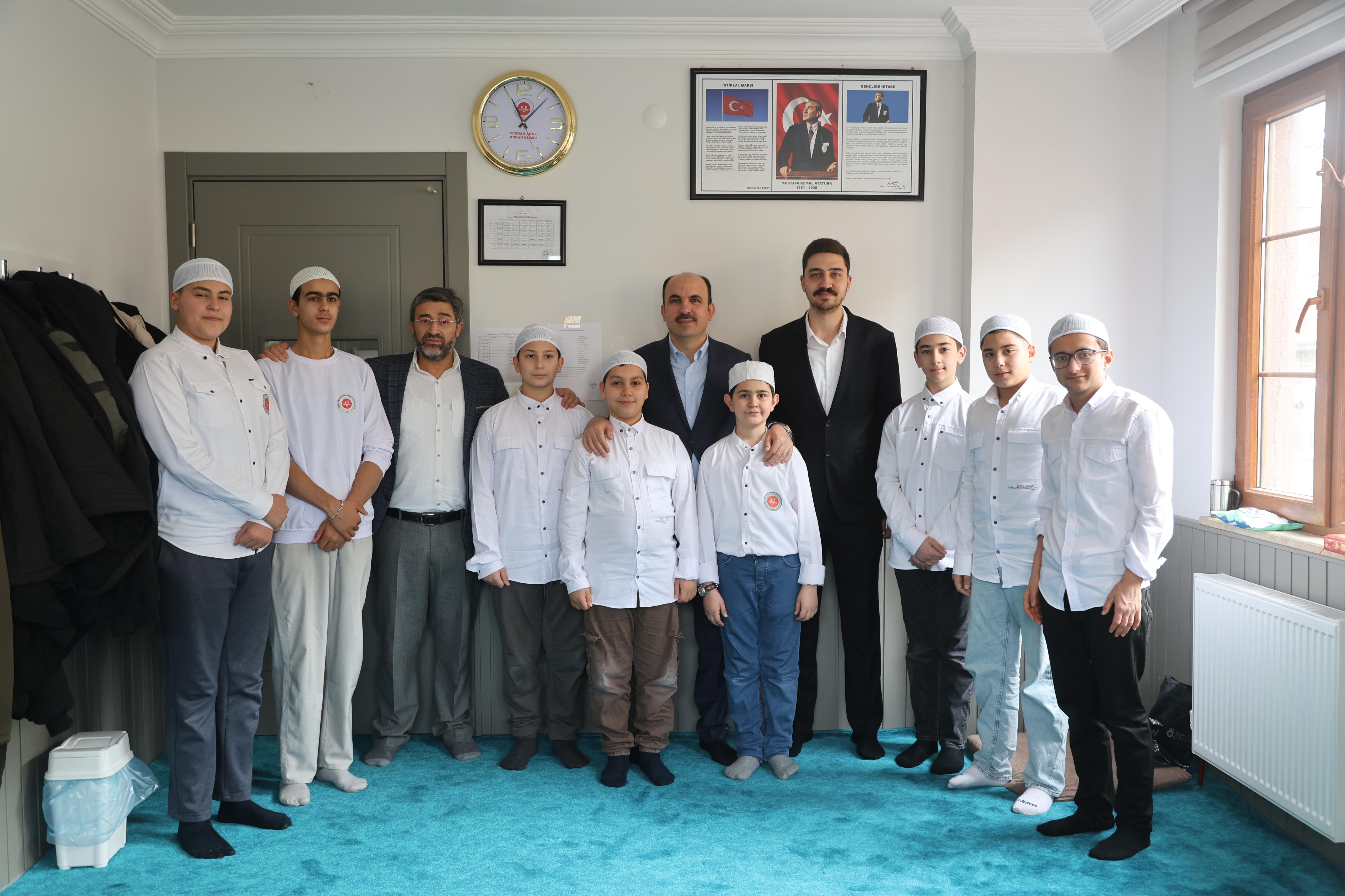 BAŞKAN ALTAY YILIN SON GÜNÜNDE HAFIZLIK ÖĞRENCİLERİYLE BİR ARAYA GELDİ