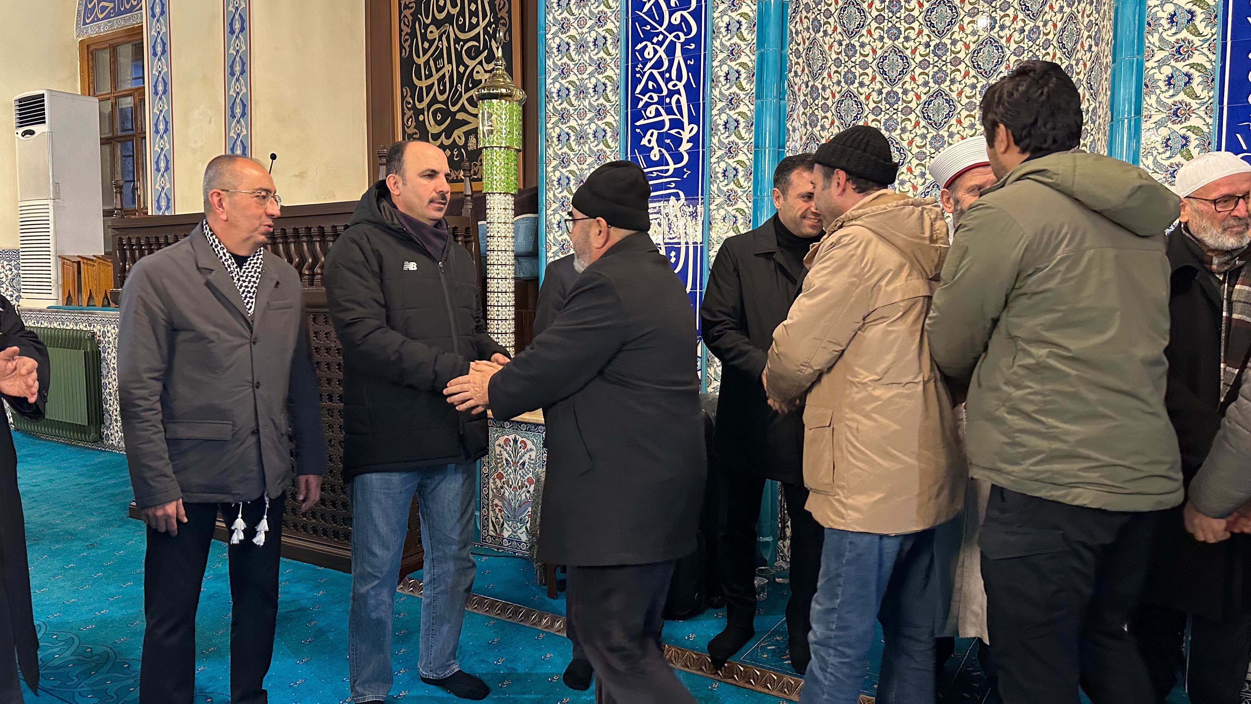 BAŞKAN ALTAY, FİLİSTİN’E DESTEK İÇİN YENİ YILIN İLK SABAH NAMAZINDA KONYALILARLA BULUŞTU