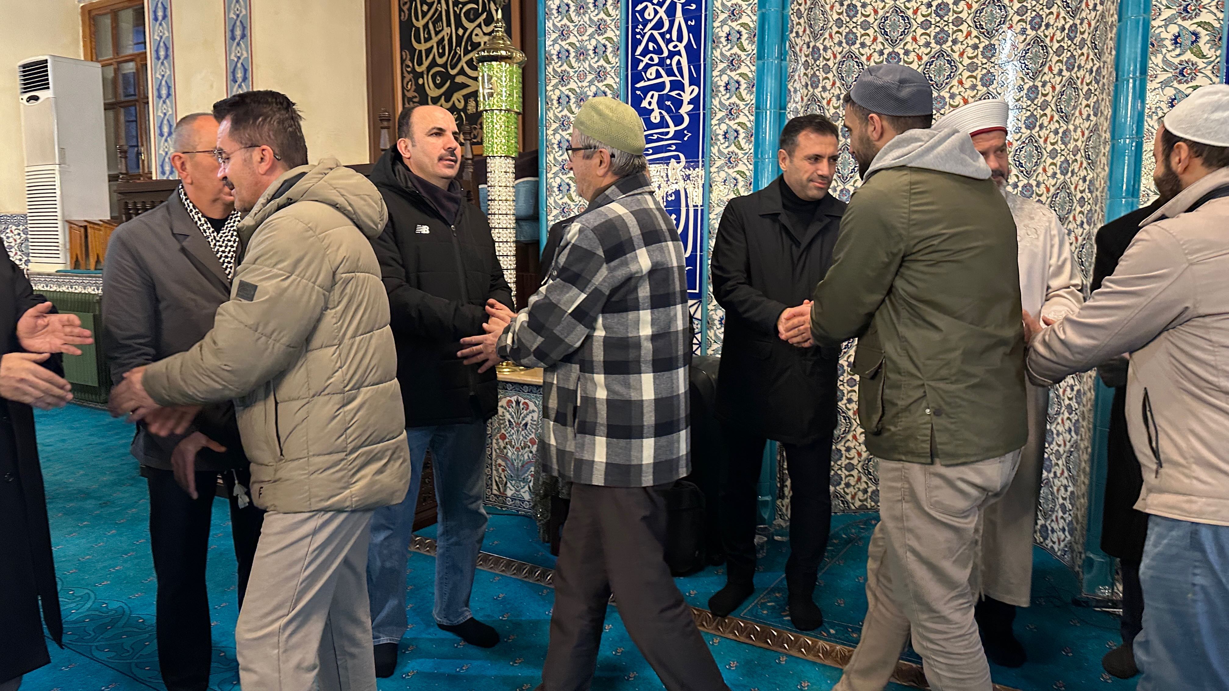 BAŞKAN ALTAY, FİLİSTİN’E DESTEK İÇİN YENİ YILIN İLK SABAH NAMAZINDA KONYALILARLA BULUŞTU