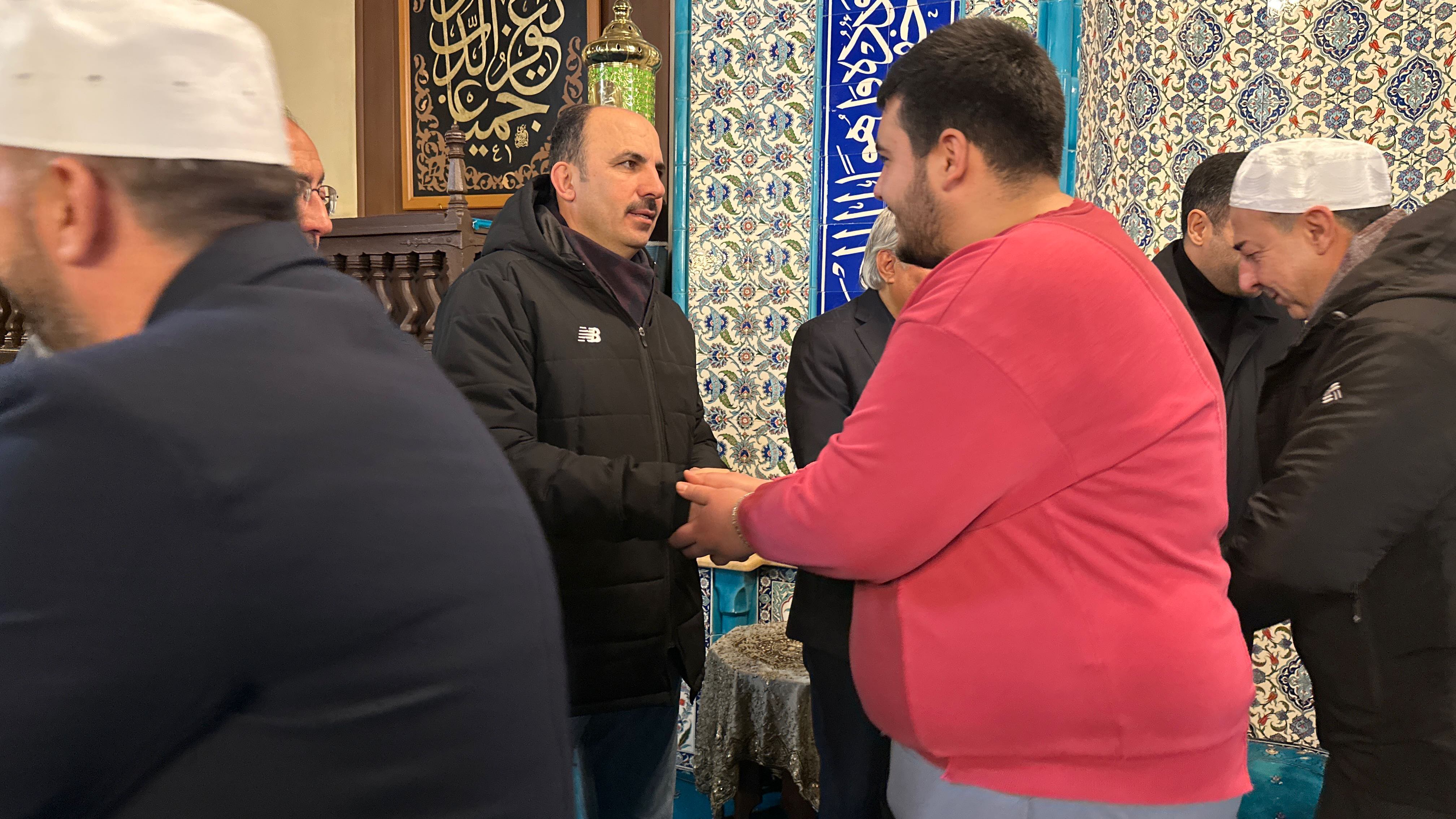 BAŞKAN ALTAY, FİLİSTİN’E DESTEK İÇİN YENİ YILIN İLK SABAH NAMAZINDA KONYALILARLA BULUŞTU