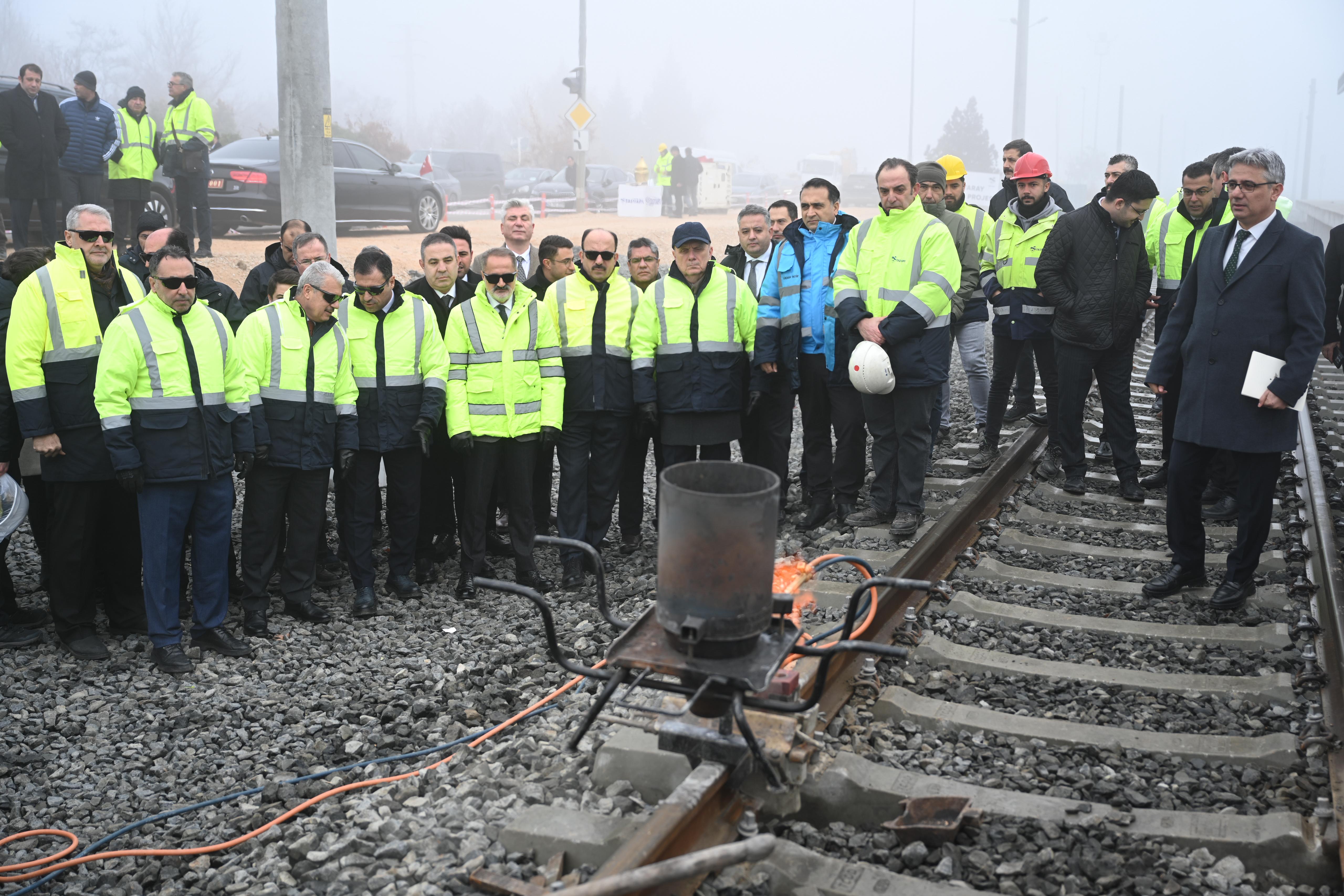 KONYARAY BANLİYÖ HATTI’NDA RAY BİRLEŞTİRME KAYNAK PROGRAMI YAPILDI