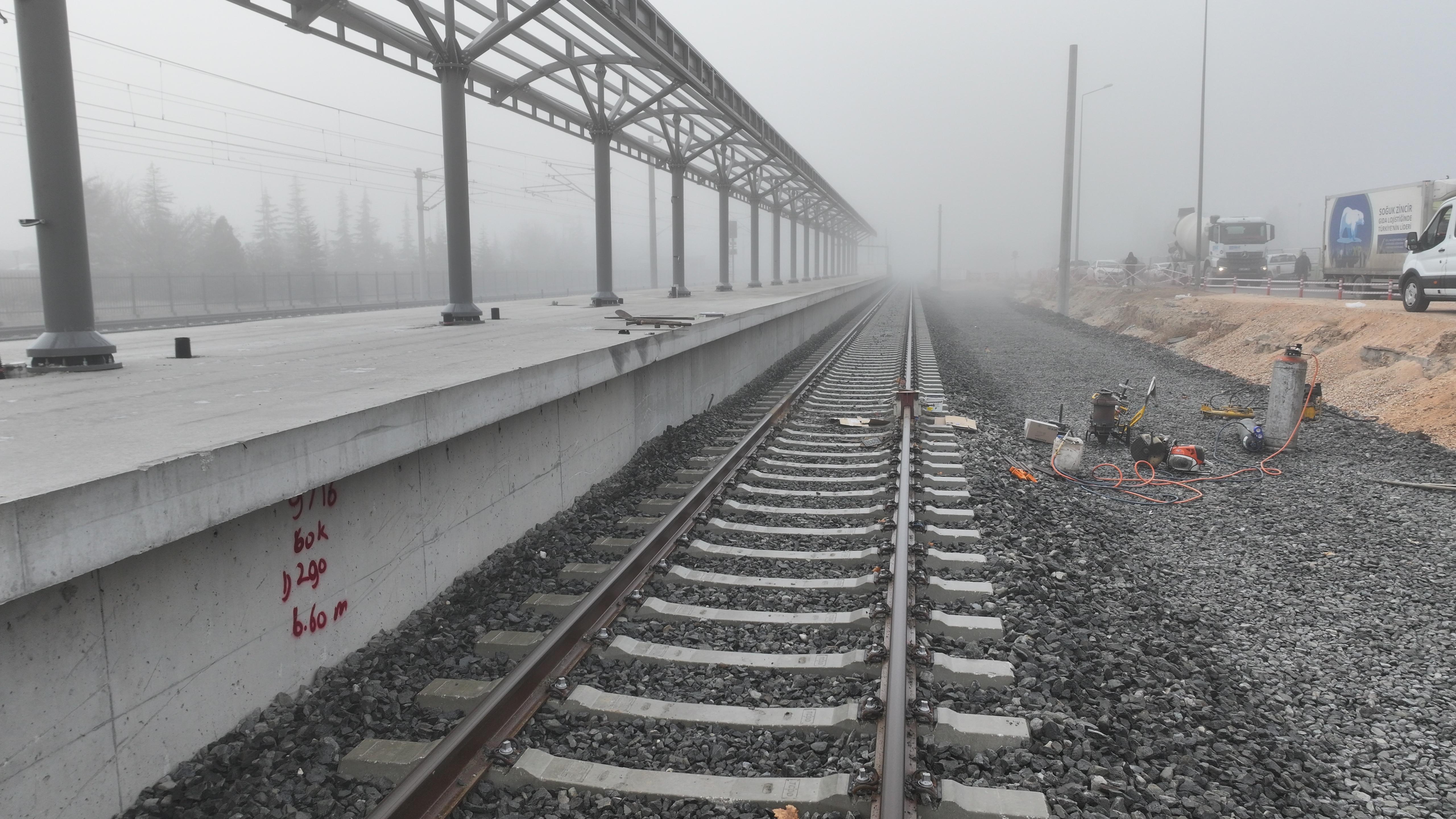 KONYARAY BANLİYÖ HATTI’NDA RAY BİRLEŞTİRME KAYNAK PROGRAMI YAPILDI