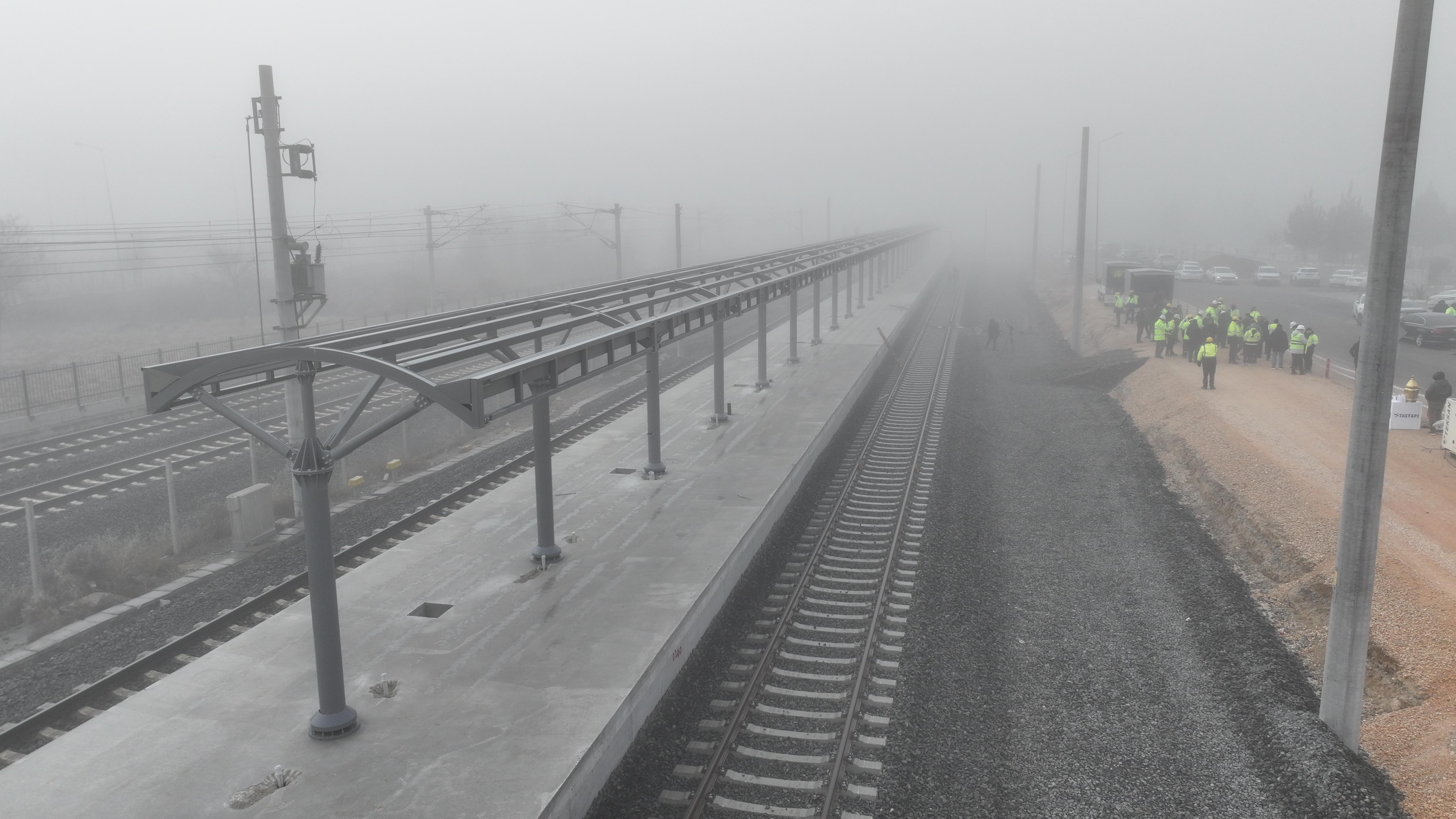 KONYARAY BANLİYÖ HATTI’NDA RAY BİRLEŞTİRME KAYNAK PROGRAMI YAPILDI