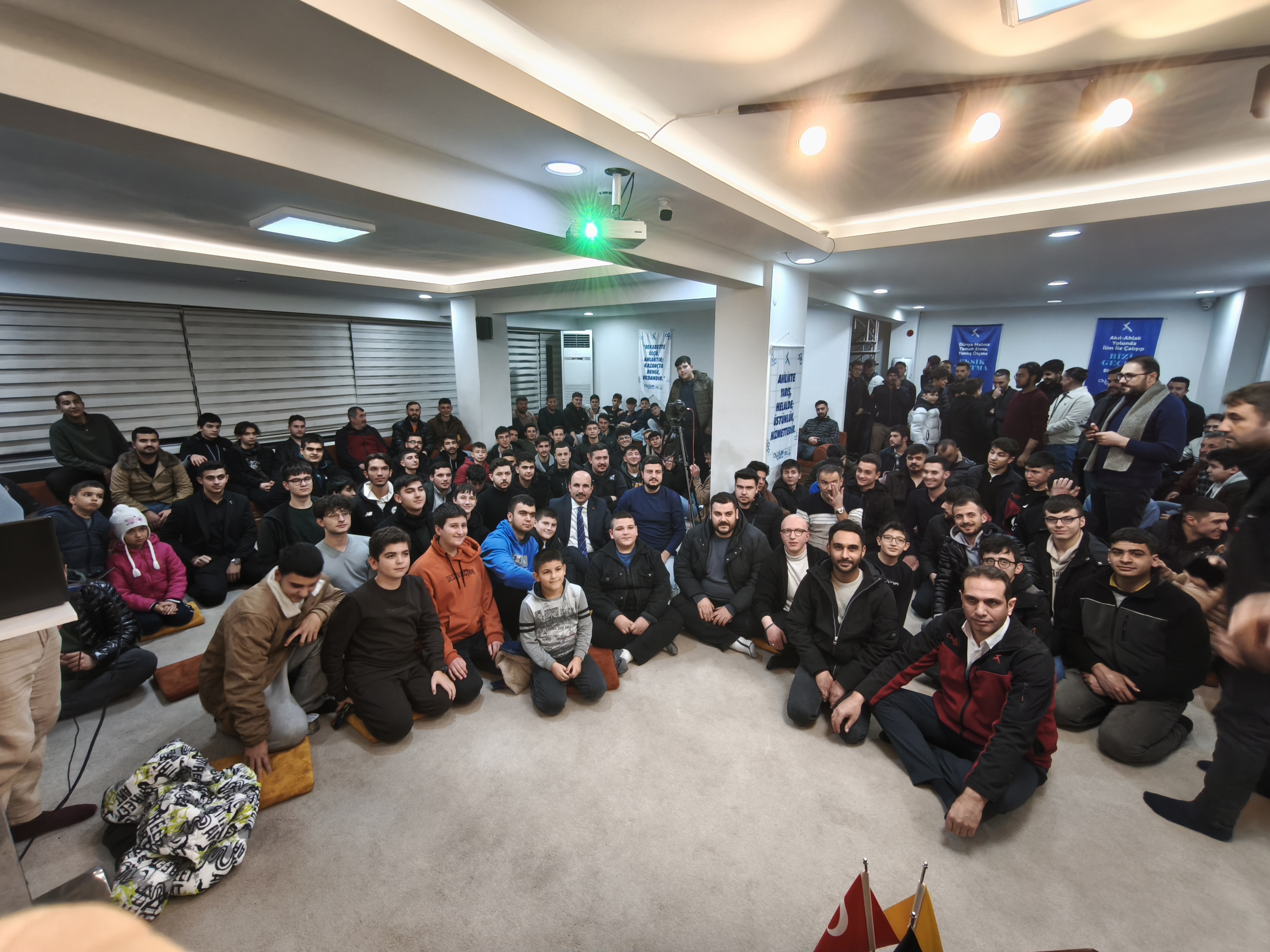 BAŞKAN ALTAY: “ÇALIŞAN GENÇLİK MECLİSİ TÜRKİYE’DE MARKA HALİNE GELMEYE BAŞLADI”