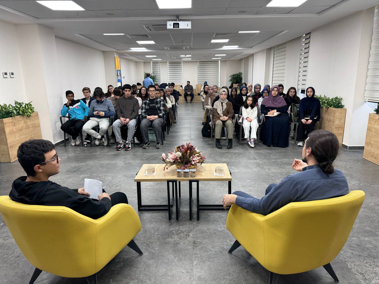 “LİMAN’DA BULUŞUYORUZ” PROGRAMINDA ERTUĞRUL SANCAK GENÇLERLE BİR ARAYA GELDİ