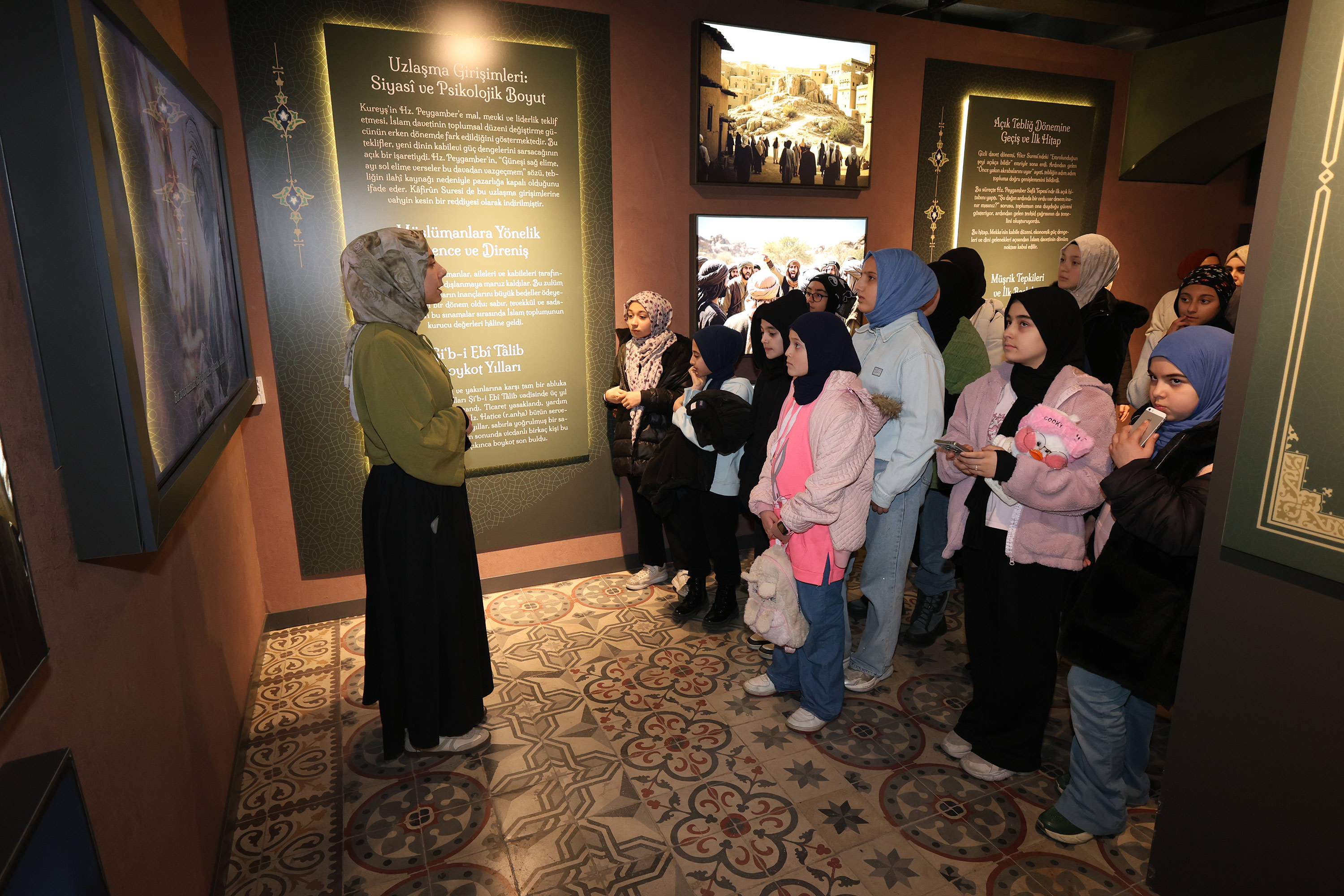 BÜYÜKŞEHİR TAŞ BİNA’DAKİ SİYER SERGİSİ KONYALILARDAN YOĞUN İLGİ GÖRÜYOR