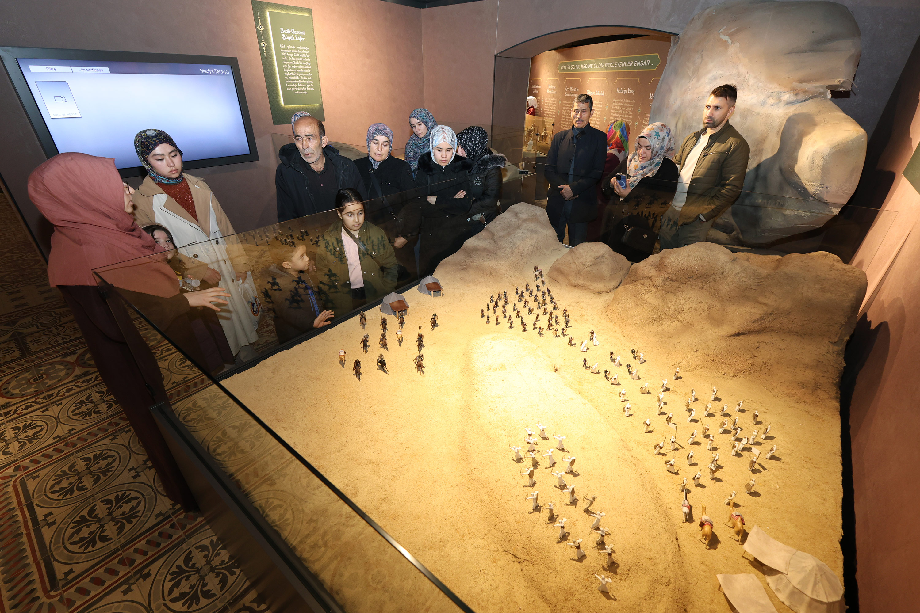 BÜYÜKŞEHİR TAŞ BİNA’DAKİ SİYER SERGİSİ KONYALILARDAN YOĞUN İLGİ GÖRÜYOR