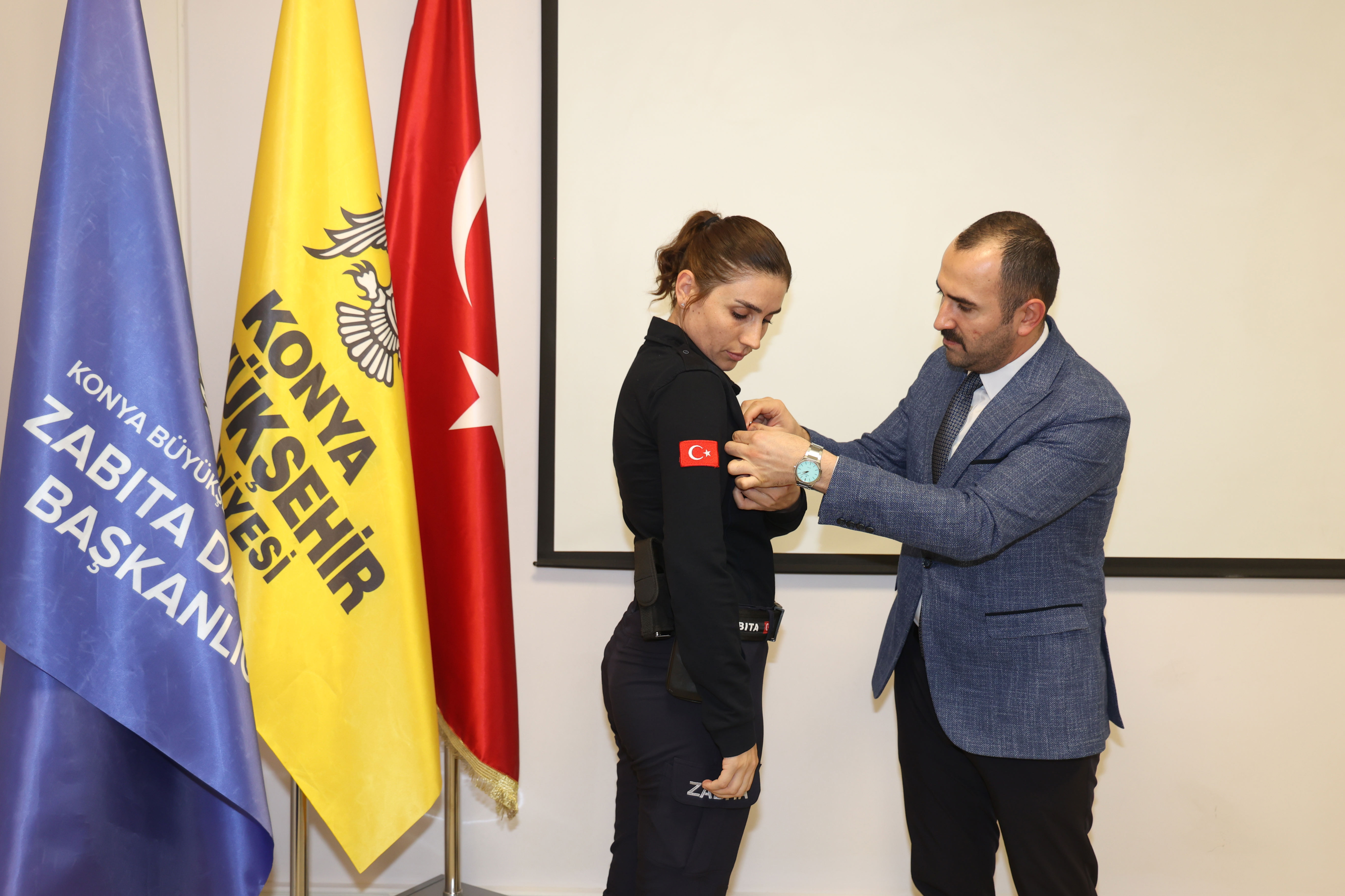 BÜYÜKŞEHİR’DE ZABITA KOMİSERLİĞİ SINAVINI KAZANAN PERSONELLER GÖREVE BAŞLADI