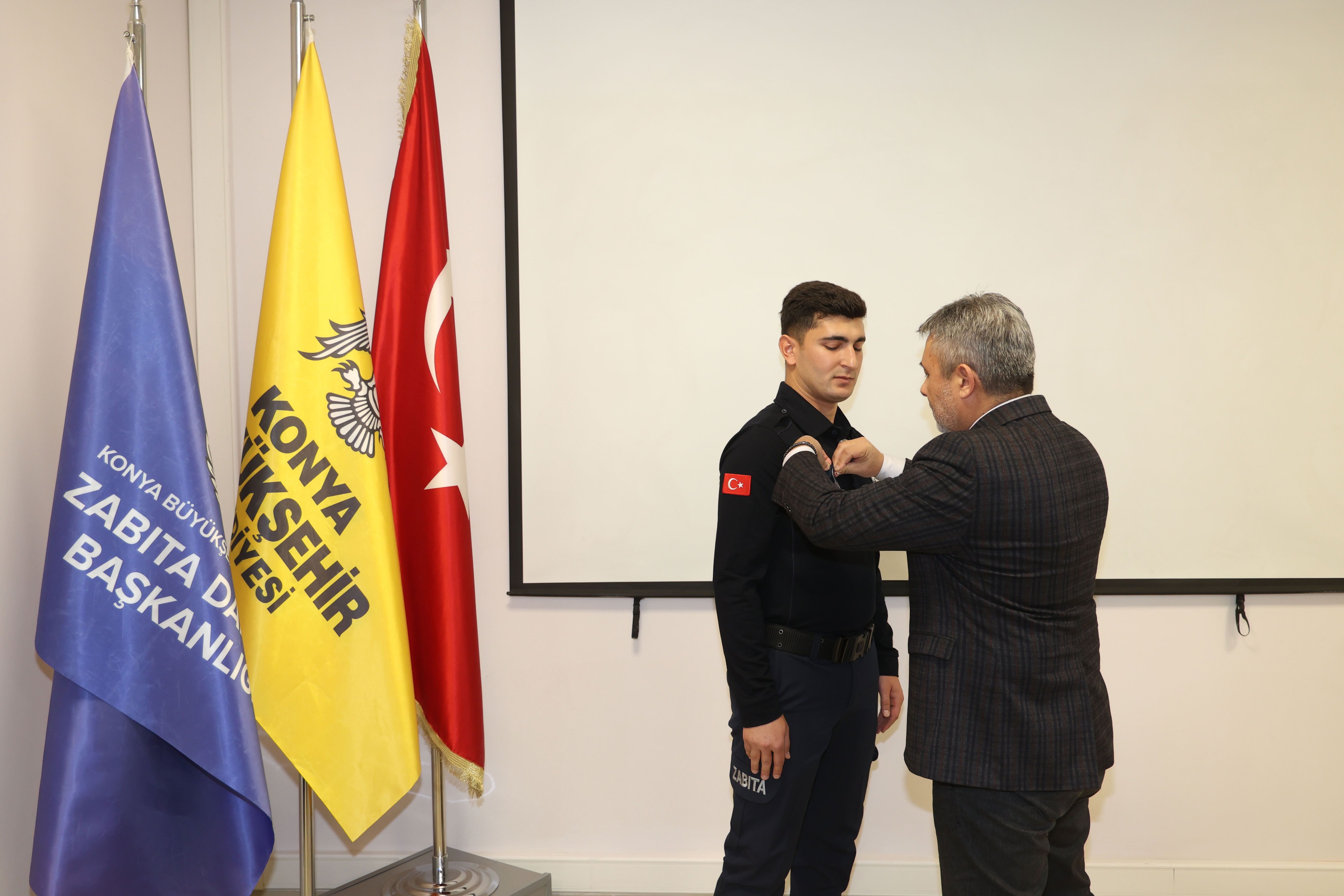 BÜYÜKŞEHİR’DE ZABITA KOMİSERLİĞİ SINAVINI KAZANAN PERSONELLER GÖREVE BAŞLADI