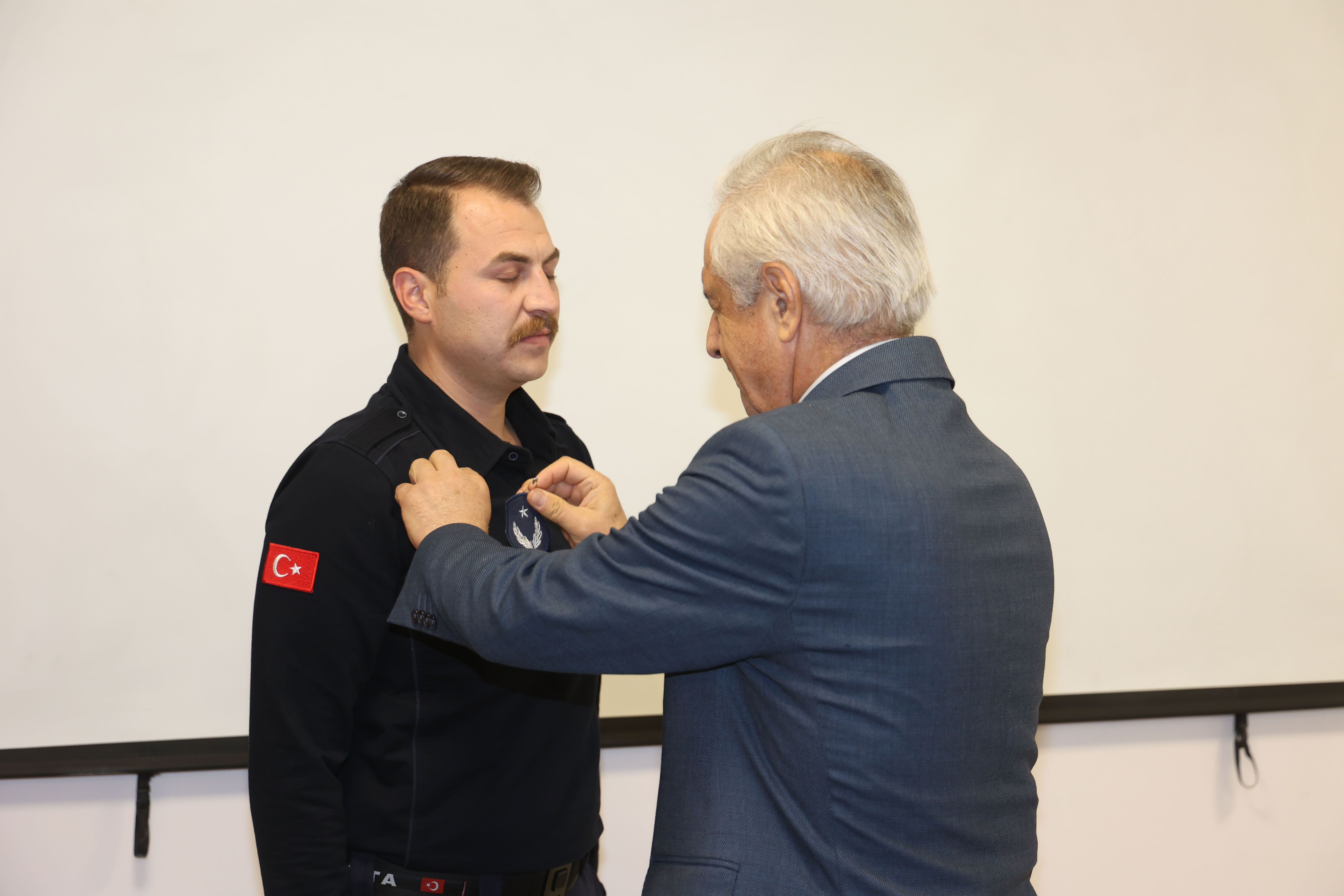 BÜYÜKŞEHİR’DE ZABITA KOMİSERLİĞİ SINAVINI KAZANAN PERSONELLER GÖREVE BAŞLADI