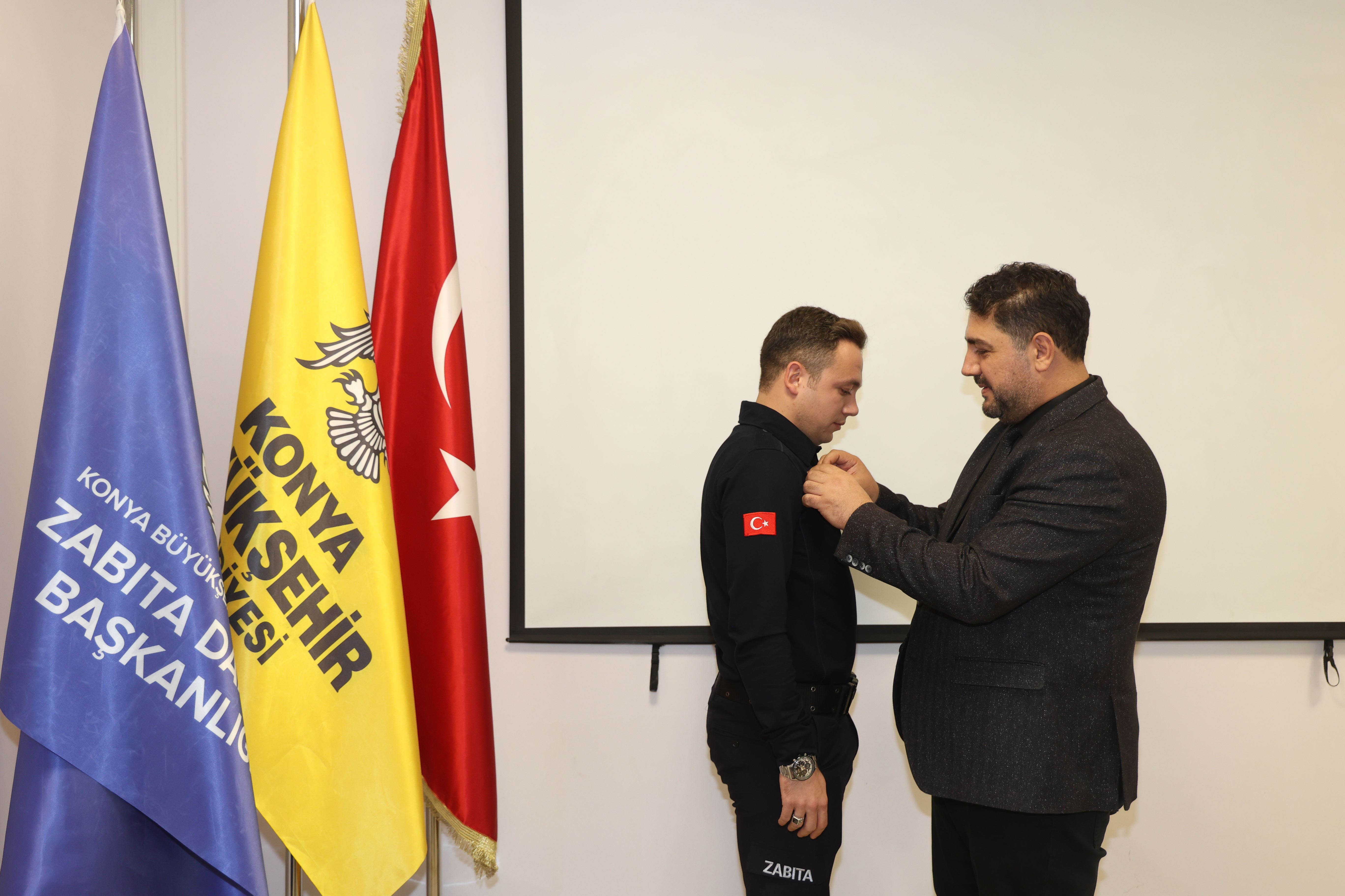 BÜYÜKŞEHİR’DE ZABITA KOMİSERLİĞİ SINAVINI KAZANAN PERSONELLER GÖREVE BAŞLADI