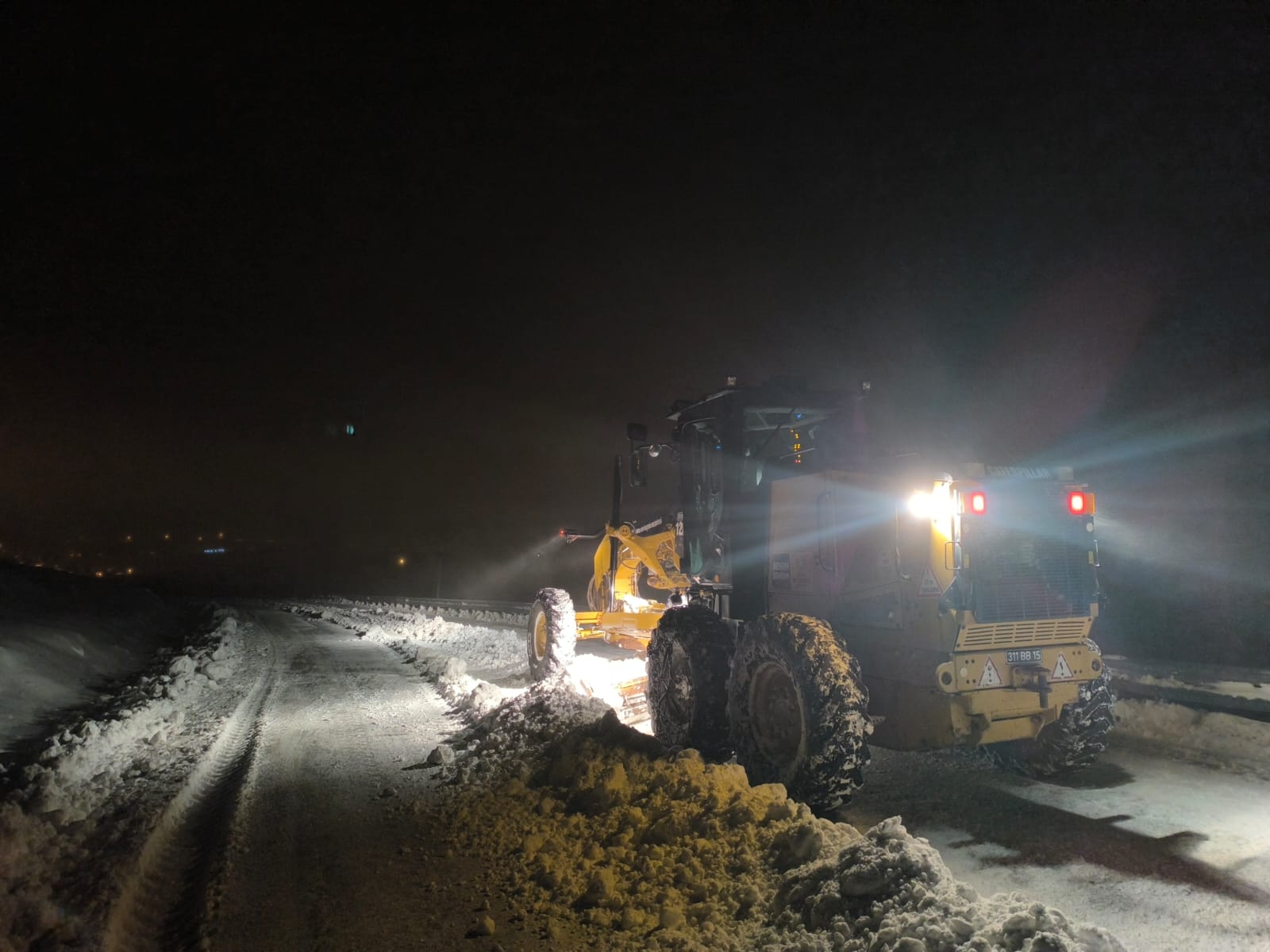 KONYA BÜYÜKŞEHİR KAR BEREKETİNİN GÜNLÜK YAŞAMI ETKİLEMEMESİ İÇİN 31 İLÇEDE 1.885 PERSONEL, 790 ARAÇLA MESAİDE