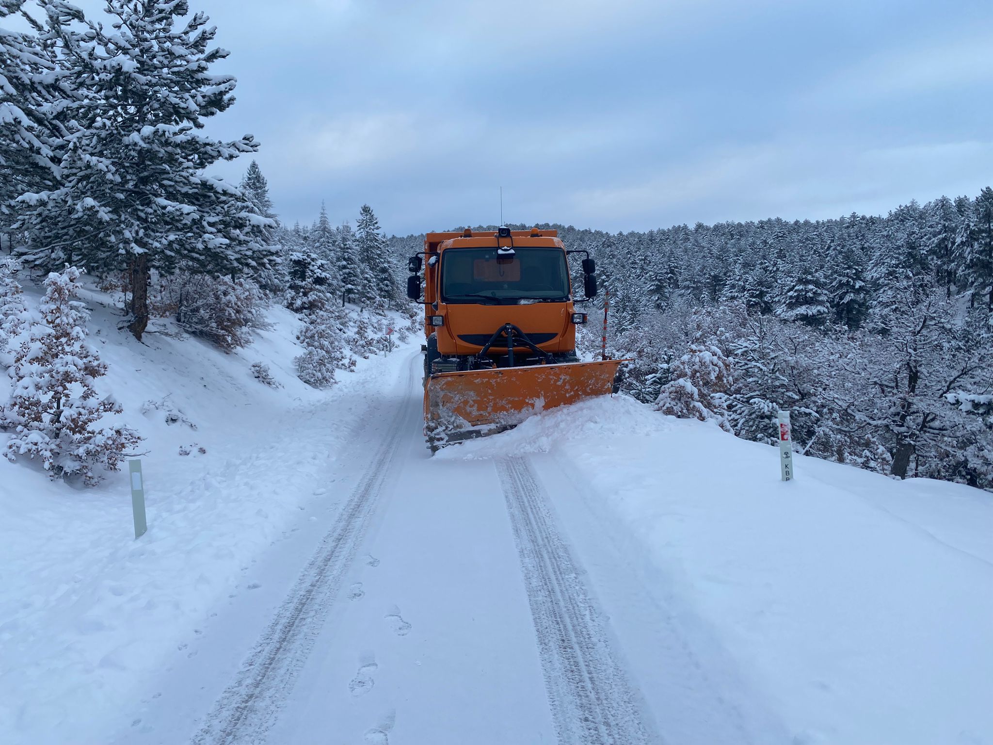 KONYA BÜYÜKŞEHİR KAR BEREKETİNİN GÜNLÜK YAŞAMI ETKİLEMEMESİ İÇİN 31 İLÇEDE 1.885 PERSONEL, 790 ARAÇLA MESAİDE