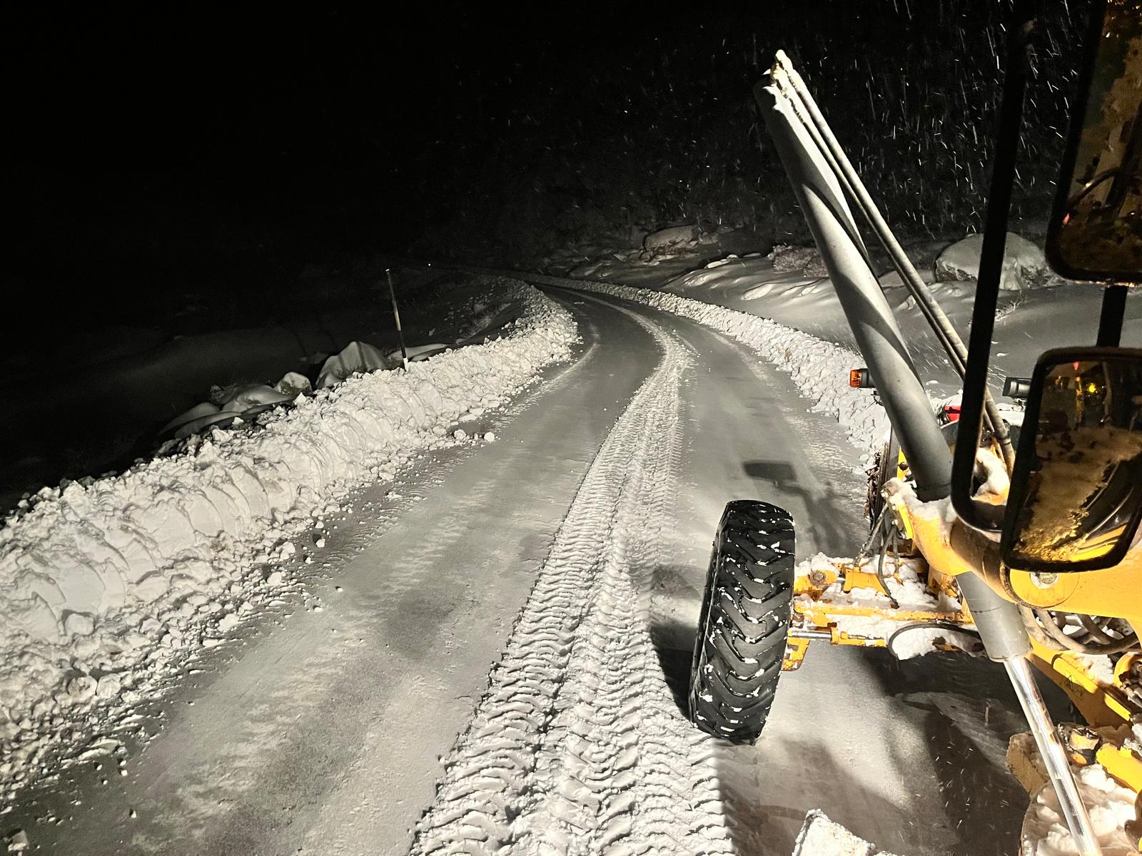 KONYA BÜYÜKŞEHİR KAR BEREKETİNİN GÜNLÜK YAŞAMI ETKİLEMEMESİ İÇİN 31 İLÇEDE 1.885 PERSONEL, 790 ARAÇLA MESAİDE