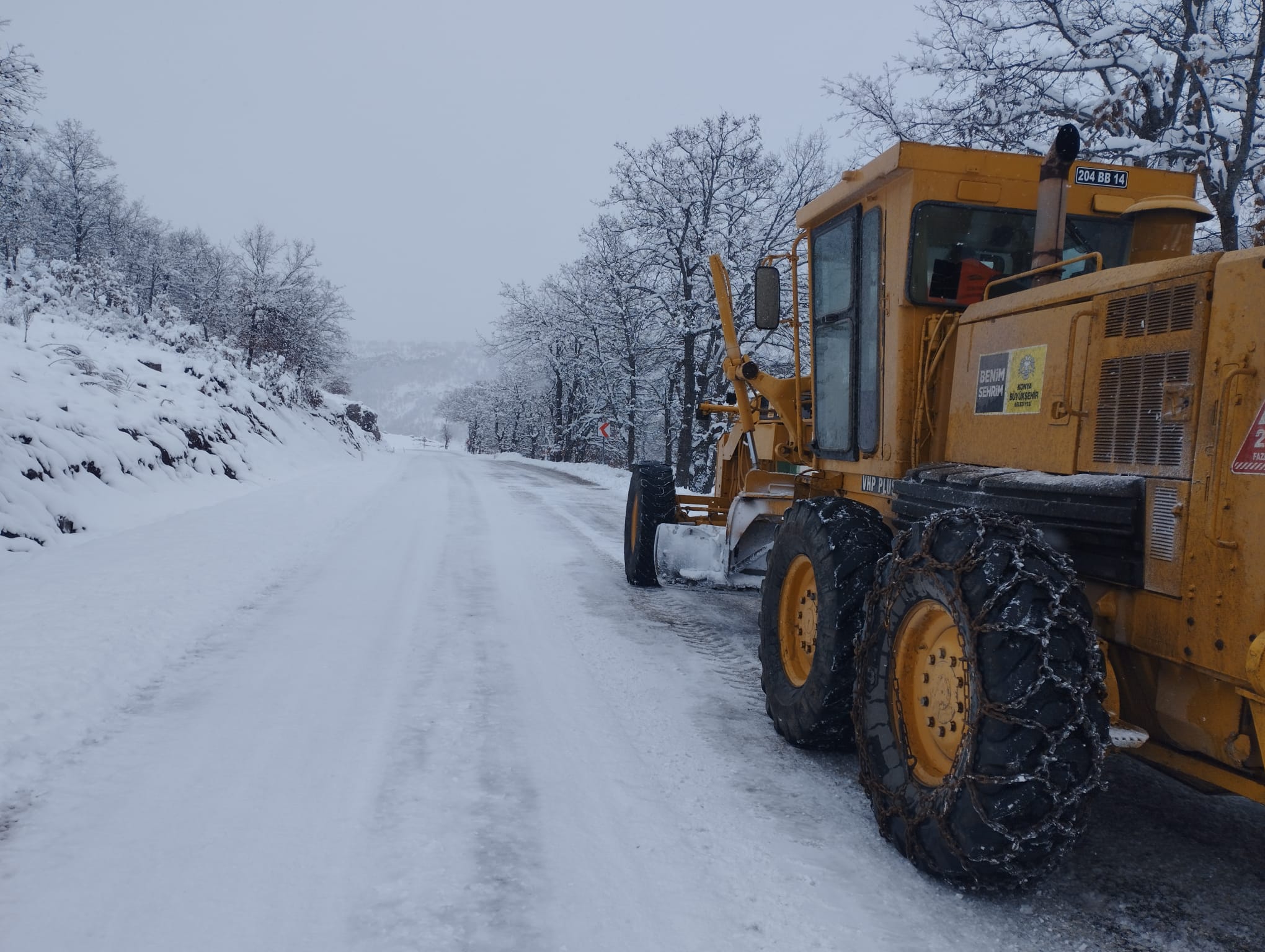 KONYA BÜYÜKŞEHİR KAR BEREKETİNİN GÜNLÜK YAŞAMI ETKİLEMEMESİ İÇİN 31 İLÇEDE 1.885 PERSONEL, 790 ARAÇLA MESAİDE