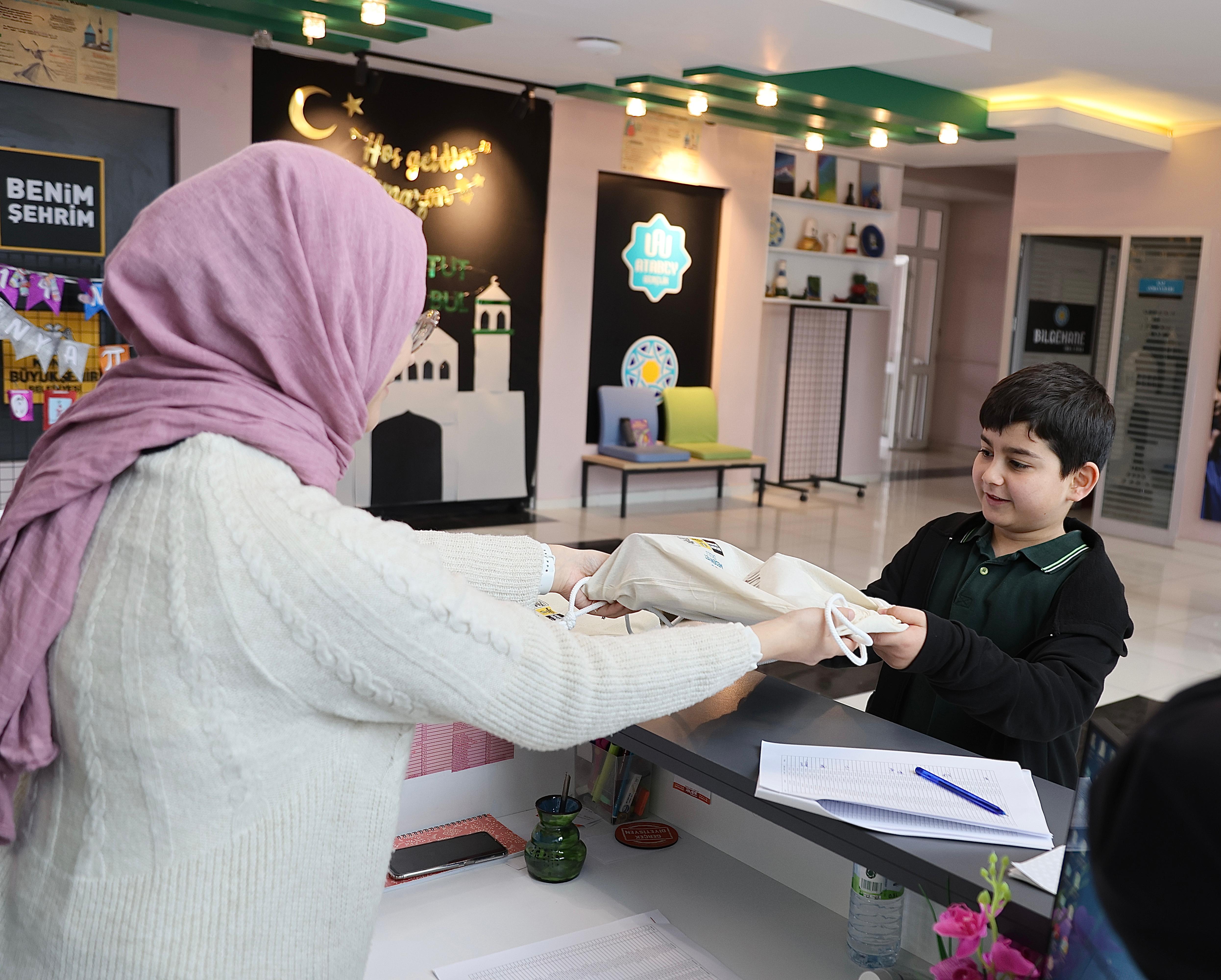 BAŞKAN ALTAY, BU YIL DA ÇOCUKLARI İLK ORUÇ HEDİYESİYLE SEVİNDİRECEKLERİNİ DUYURDU