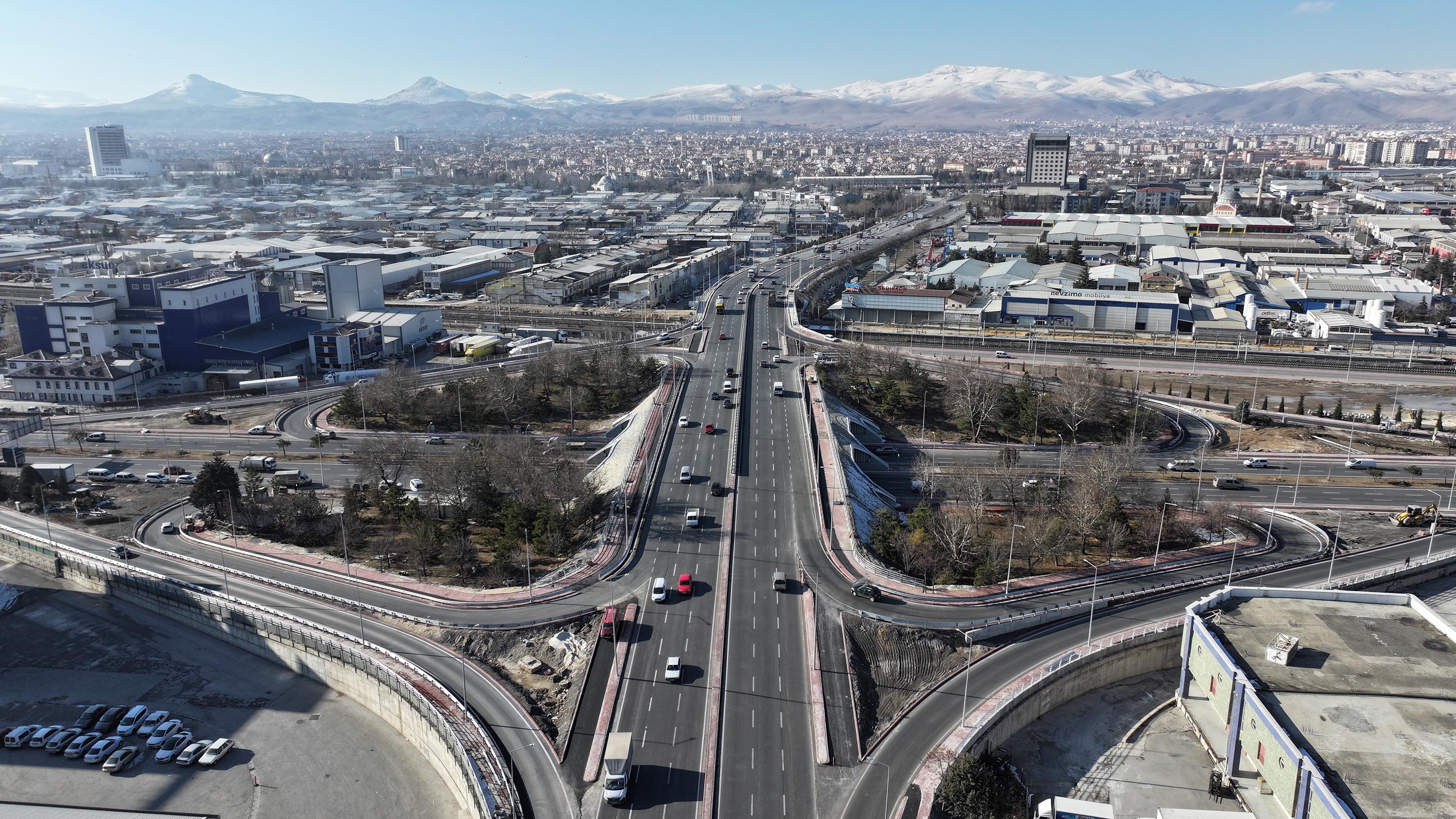 BAŞKAN ALTAY: “MARANGOZLAR KAVŞAĞI TÜM ŞERİTLERİ VE YONCA BAĞLANTILARIYLA HİZMET VERMEYE BAŞLADI”