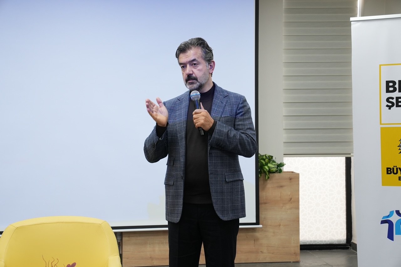 YAZAR HALİT BEKİROĞLU LİMA’DA ÖĞRENCİLERLE BİR ARAYA GELDİ