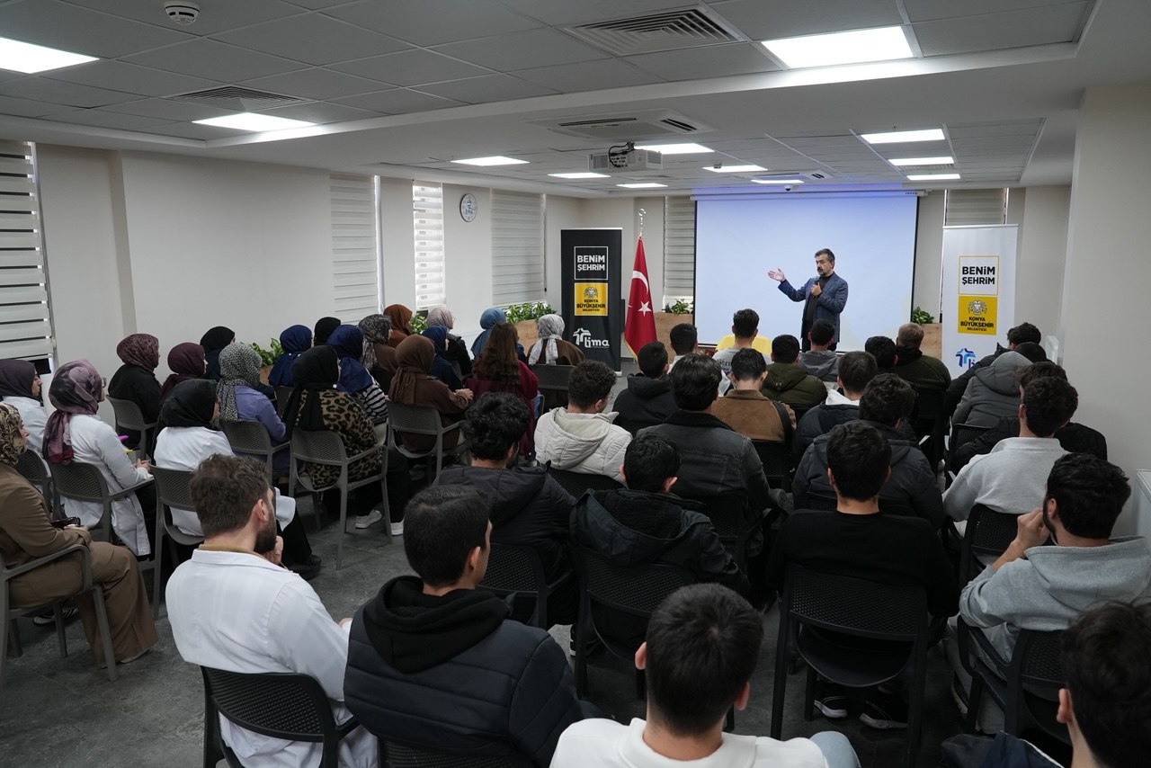 YAZAR HALİT BEKİROĞLU LİMA’DA ÖĞRENCİLERLE BİR ARAYA GELDİ