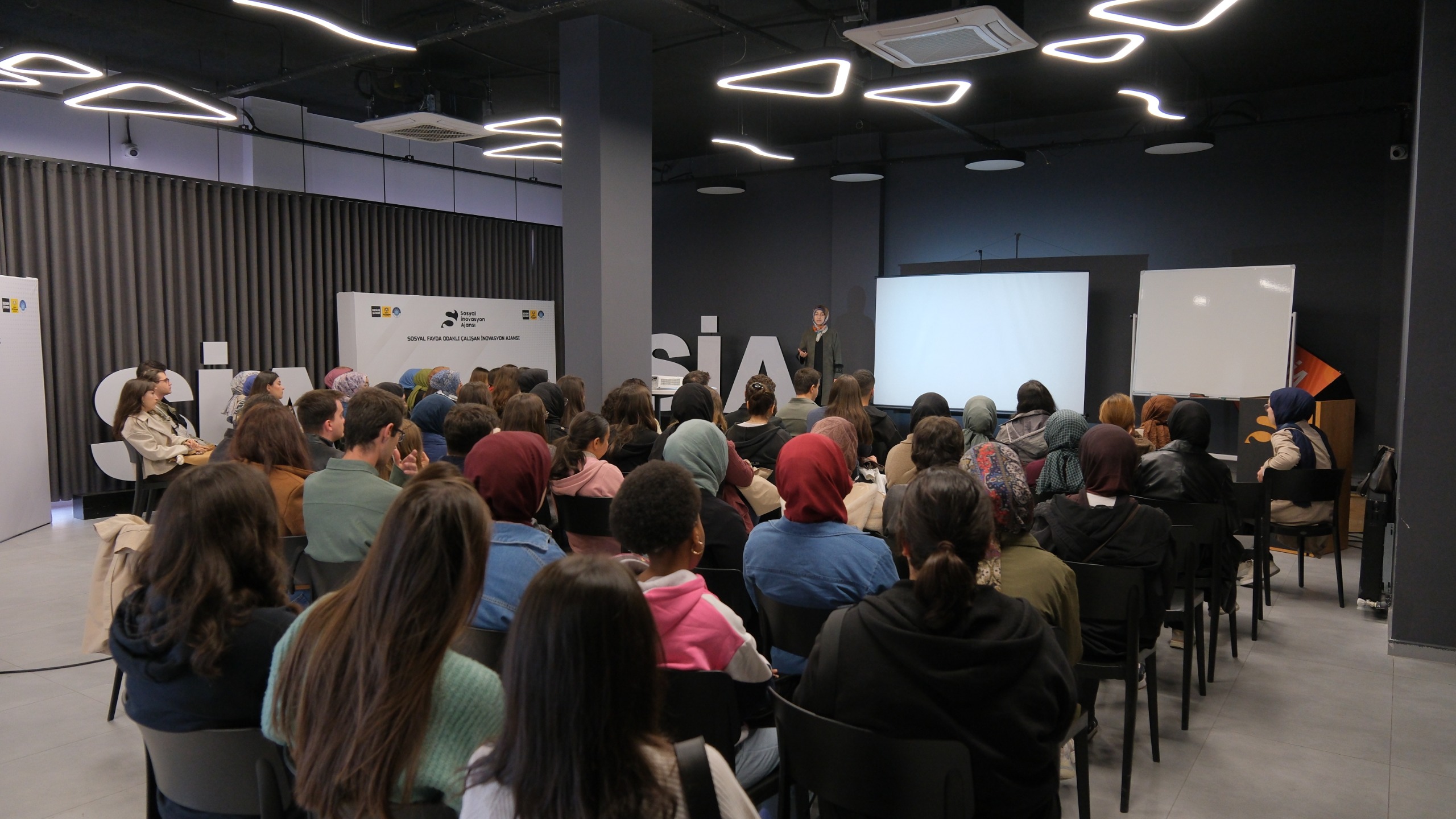 BU DERS SİA’DAYIZ PROGRAMI ÜNİVERSİTELERİ SOSYAL İNOVASYONLA BULUŞTURUYOR
