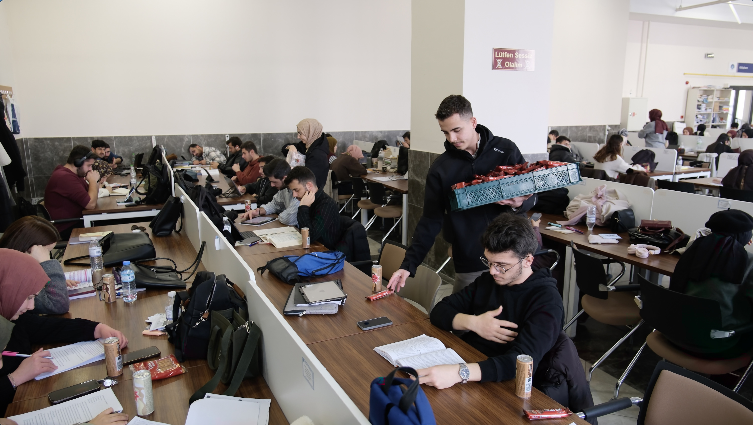 BÜYÜKŞEHİR GENÇLİK MECLİSİ’NDEN FİNAL HAFTASINDA ÖĞRENCİLERE DESTEK