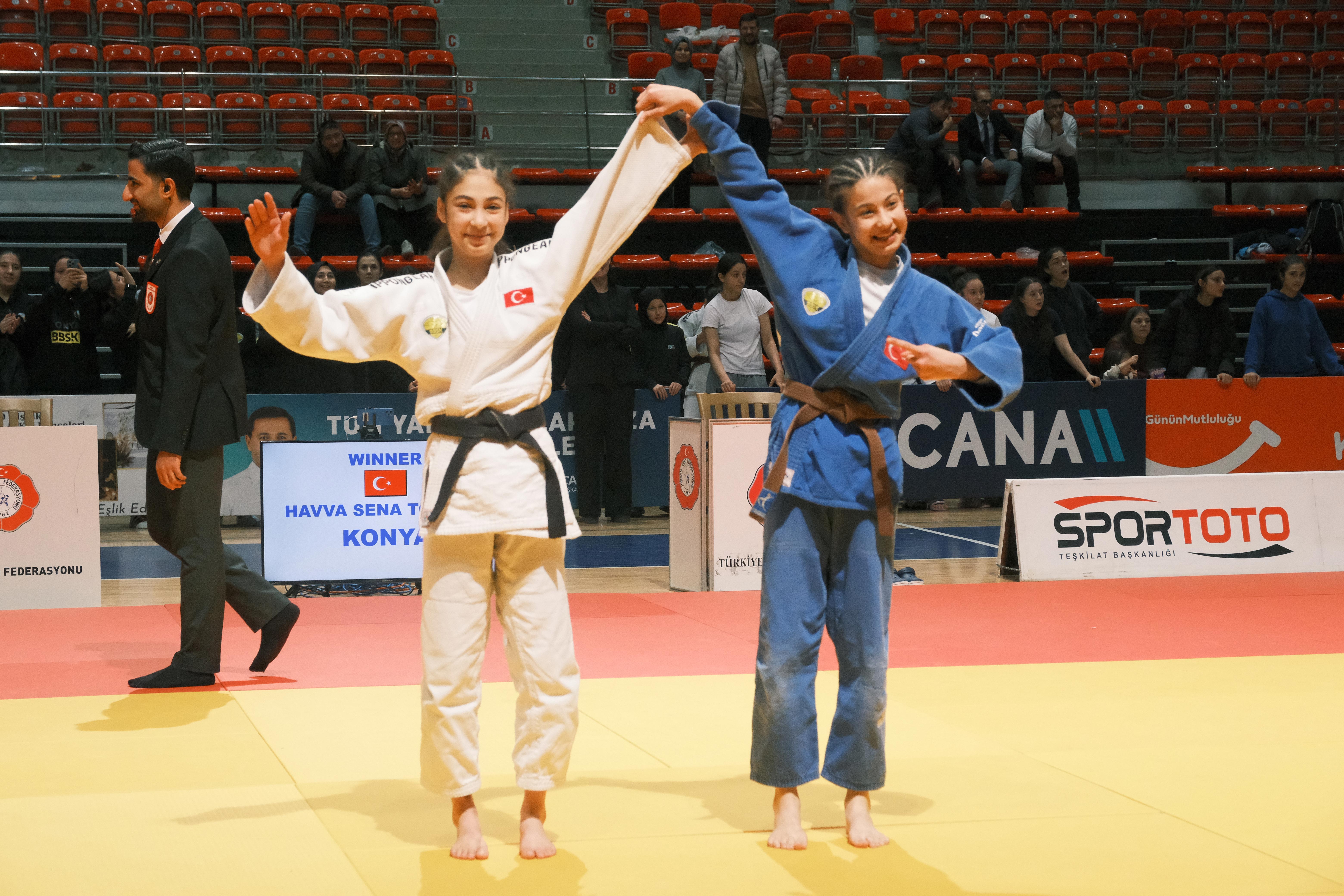 KONYA BÜYÜKŞEHİR ÜMİTLER JUDO TAKIMI TÜRKİYE İKİNCİSİ OLDU