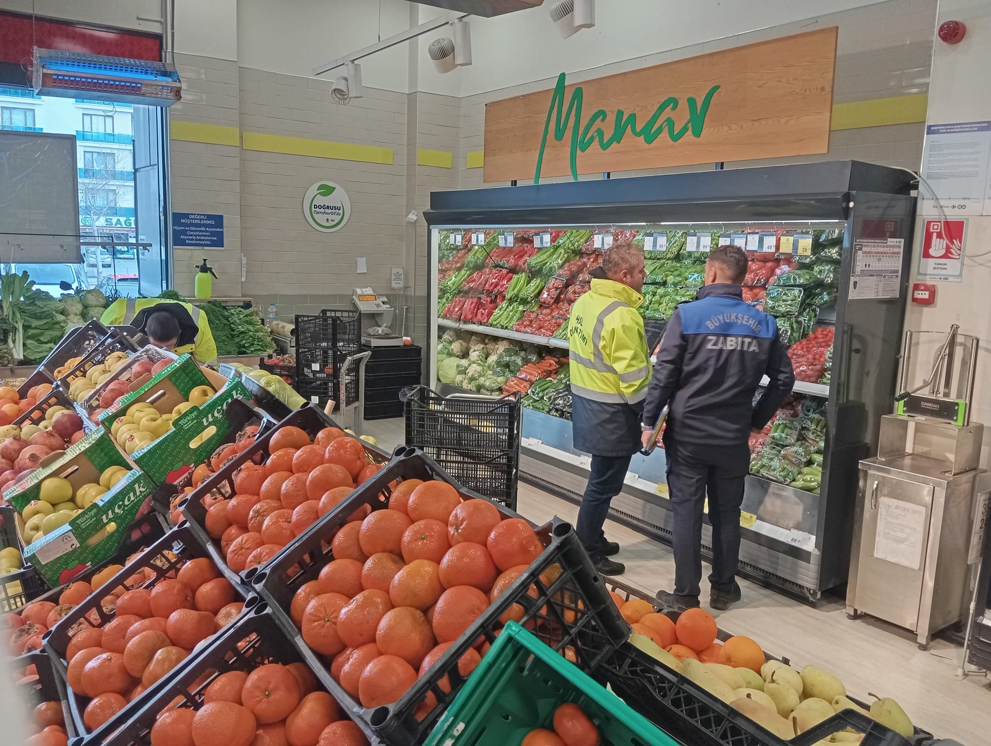 KONYA’DA YAŞ SEBZE VE MEYVEDE FAHİŞ FİYATLARA KARŞI DENETİMLER SÜRÜYOR