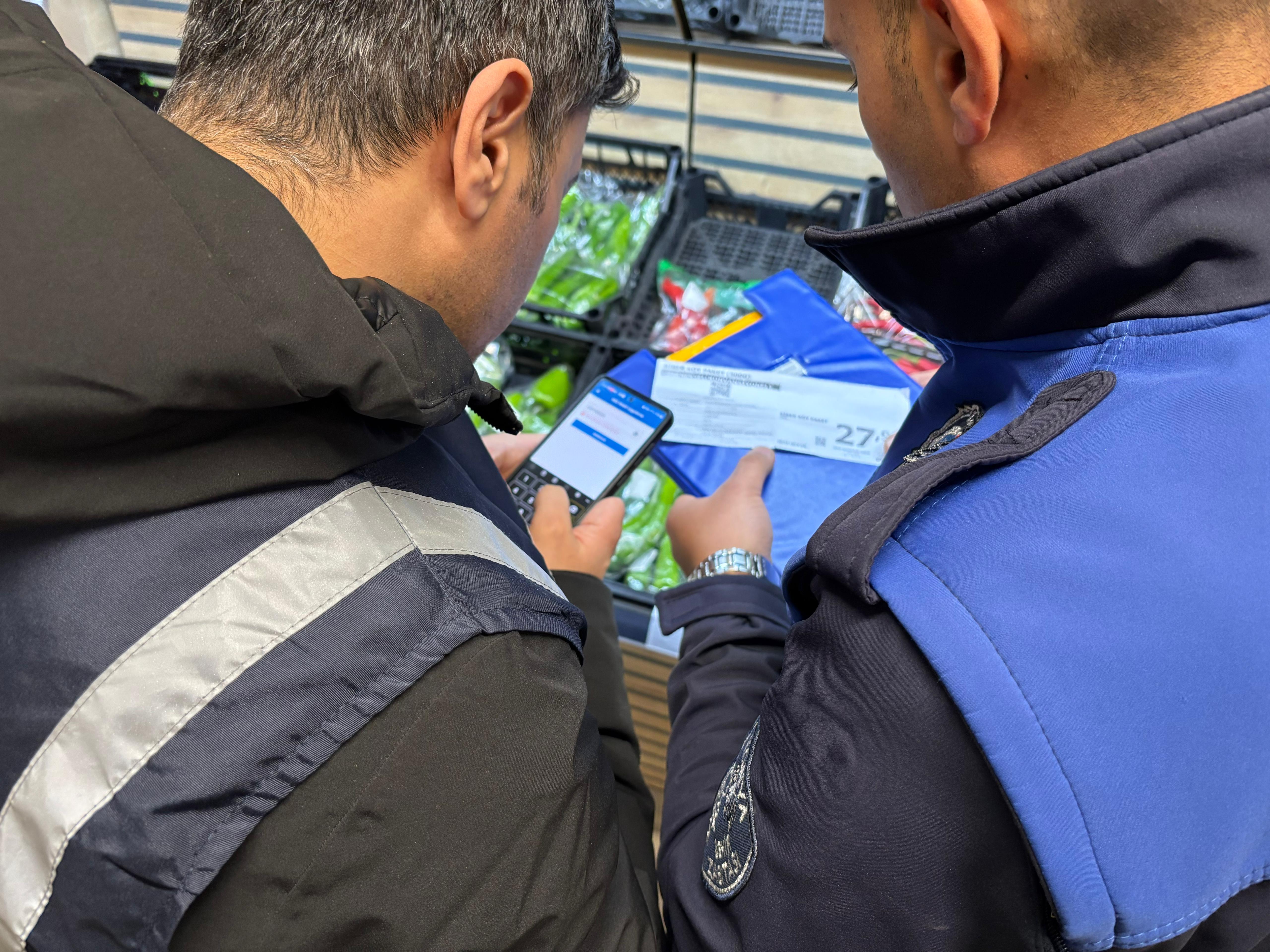 KONYA’DA YAŞ SEBZE VE MEYVEDE FAHİŞ FİYATLARA KARŞI DENETİMLER SÜRÜYOR