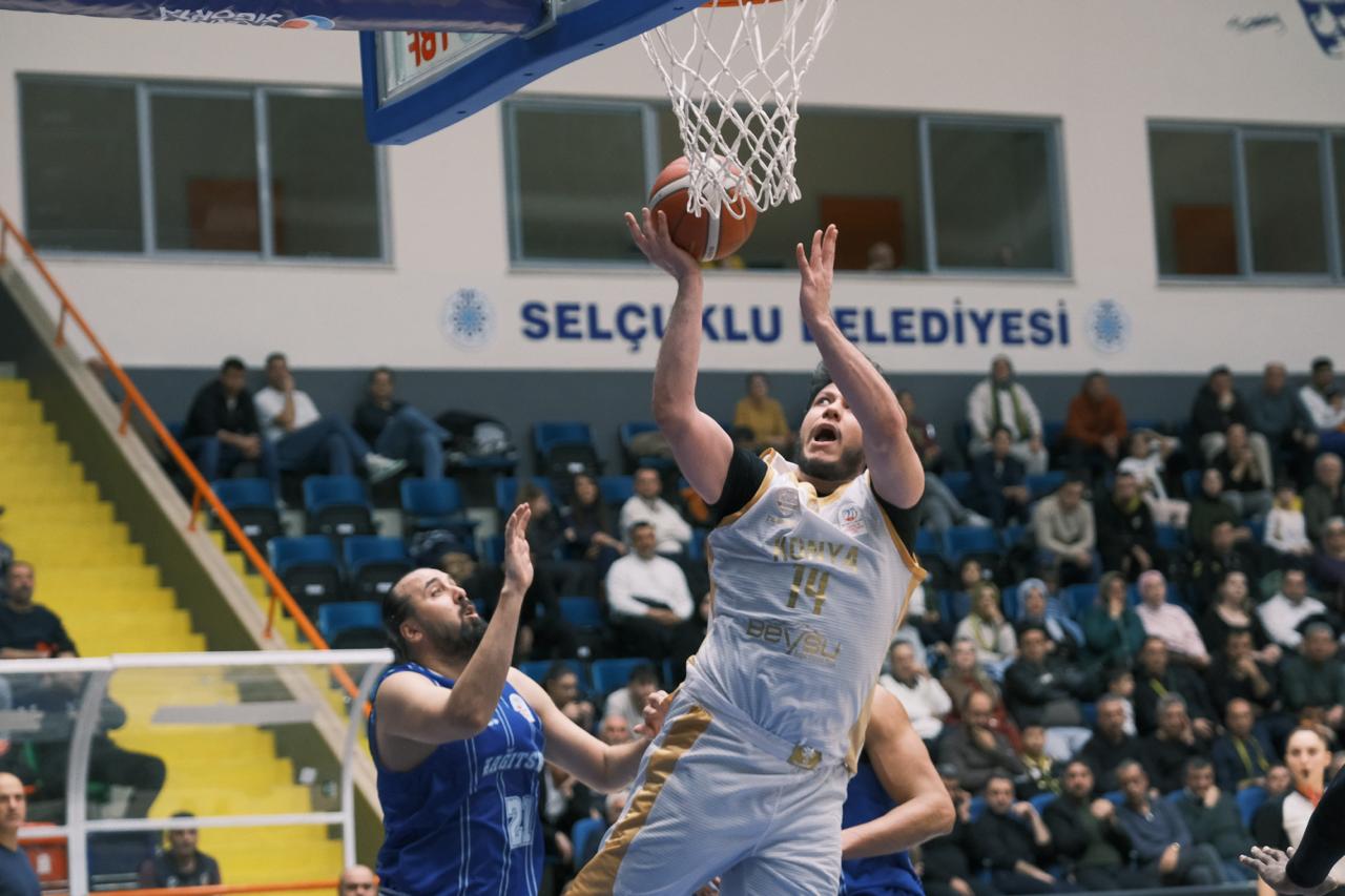 BÜYÜKŞEHİR TARAFTARI ÖNÜNDE GÜLDÜ