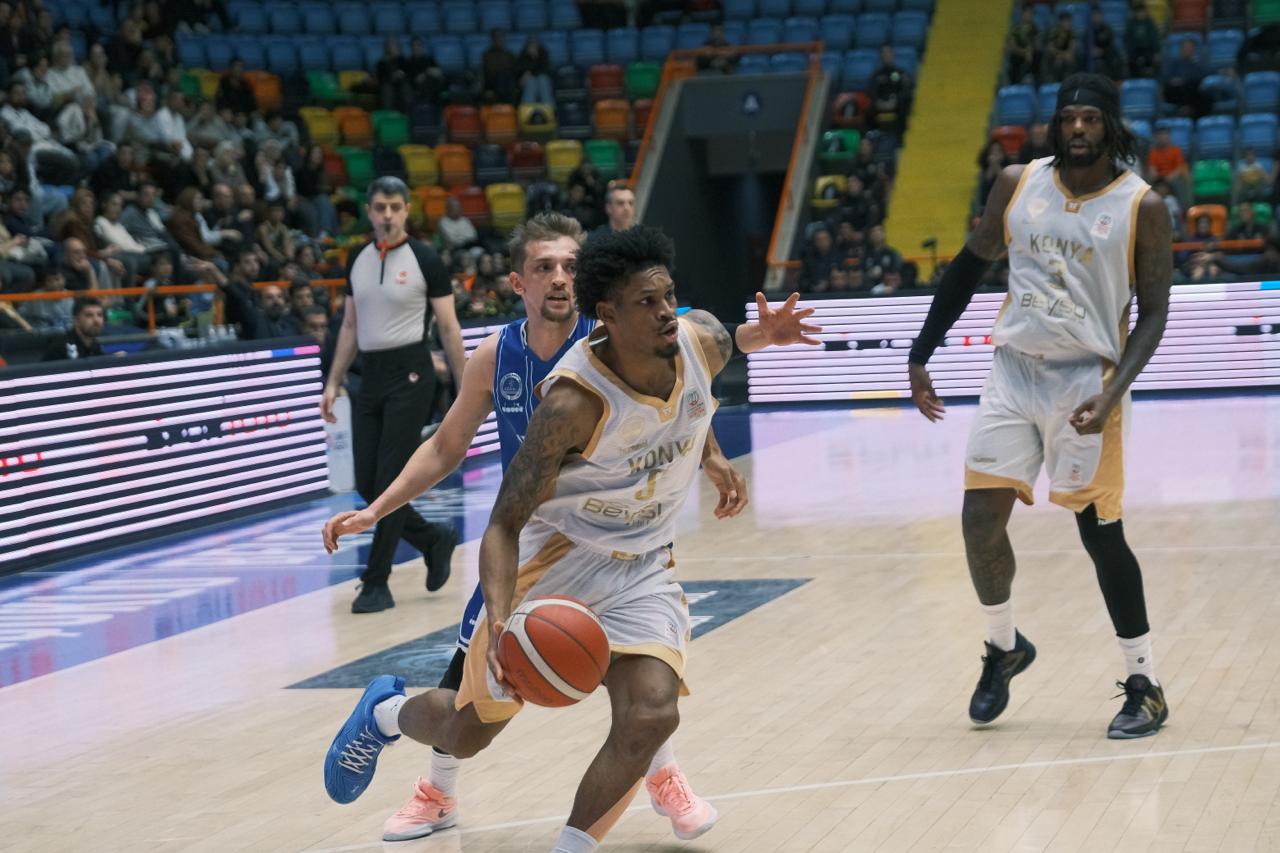 BÜYÜKŞEHİR TARAFTARI ÖNÜNDE GÜLDÜ