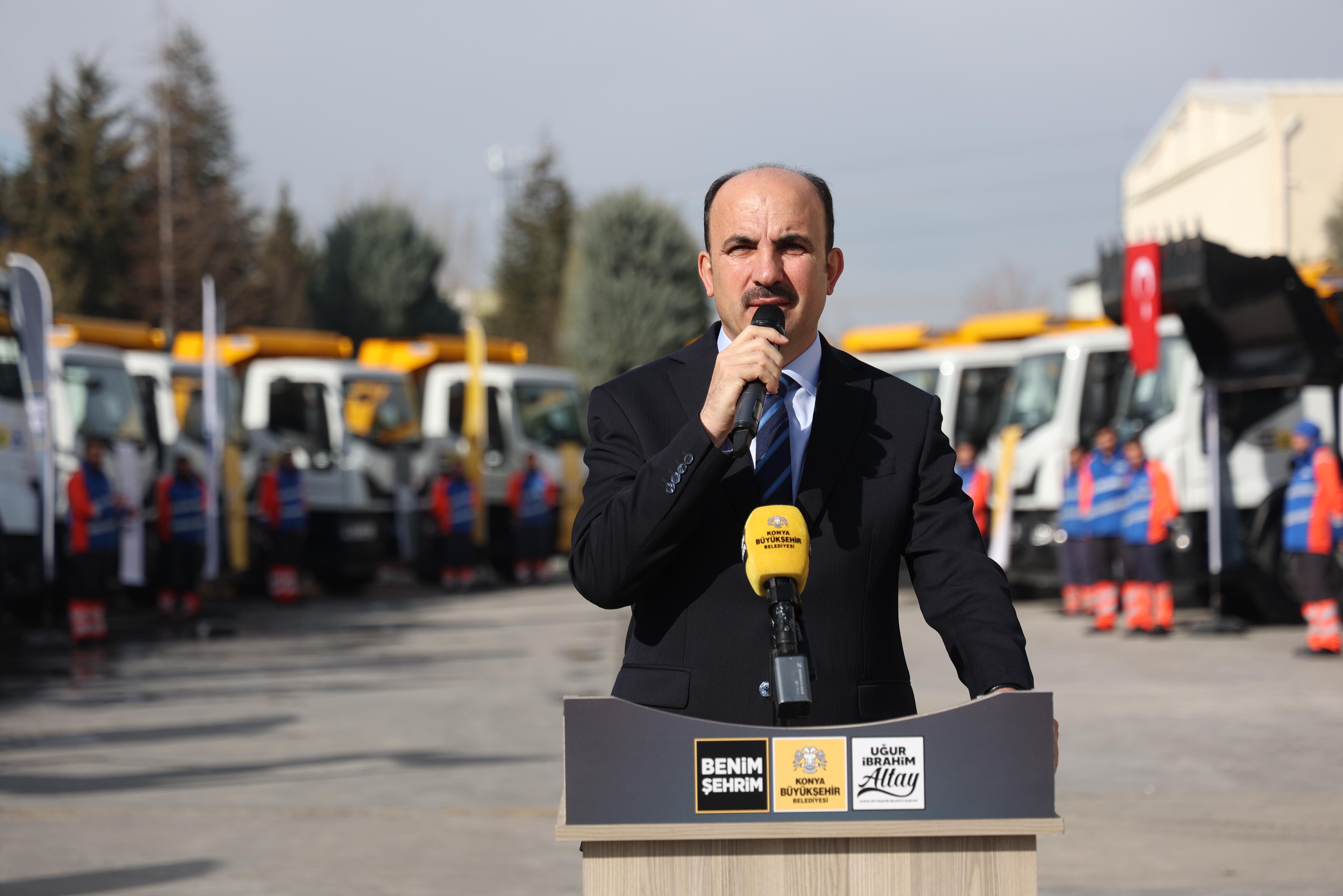 BAŞKAN ALTAY 177 MİLYON LİRA BEDELLE KOSKİ ARAÇ FİLOSUNA KAZANDIRILAN 19 YENİ ARACI TANITTI