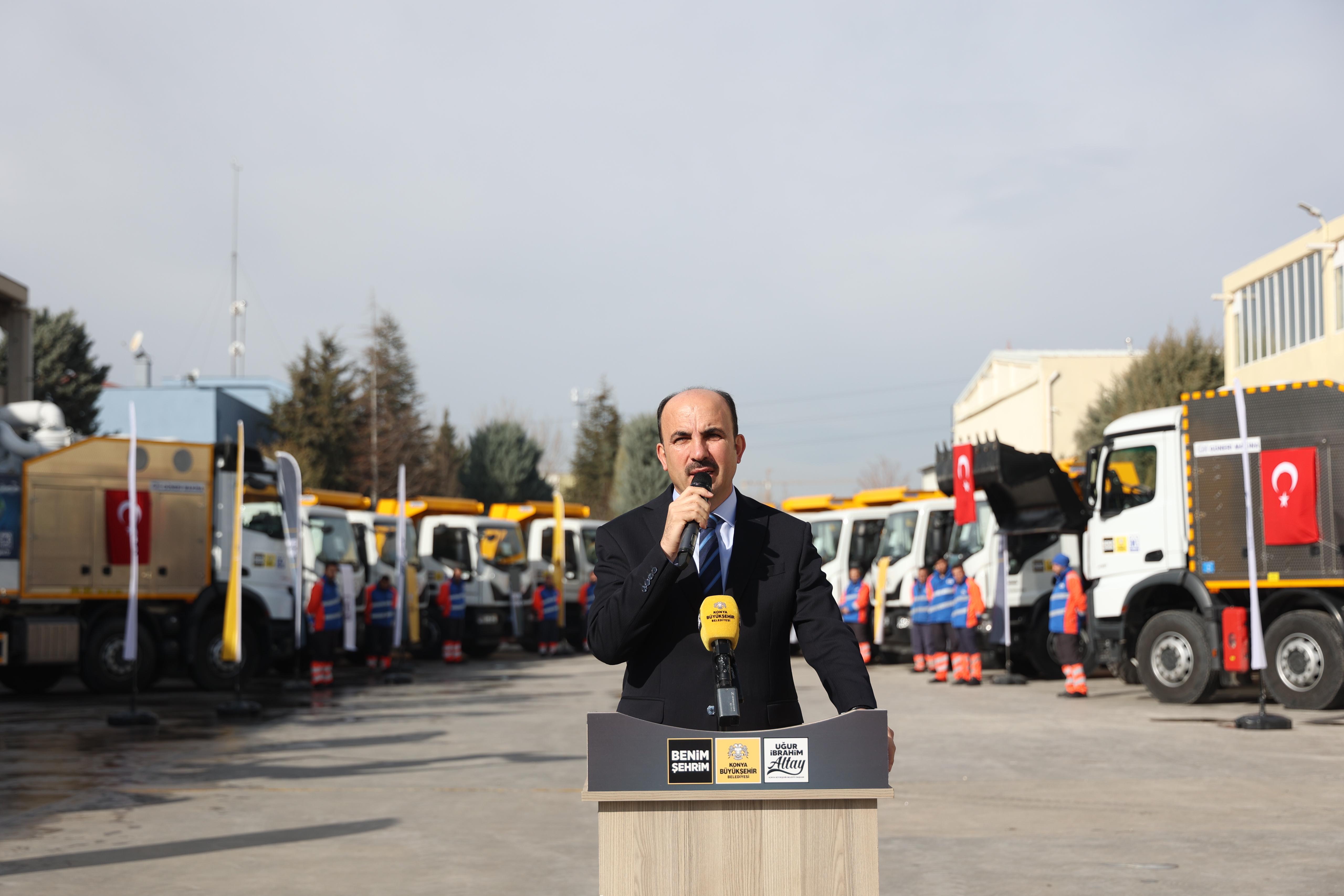 BAŞKAN ALTAY 177 MİLYON LİRA BEDELLE KOSKİ ARAÇ FİLOSUNA KAZANDIRILAN 19 YENİ ARACI TANITTI