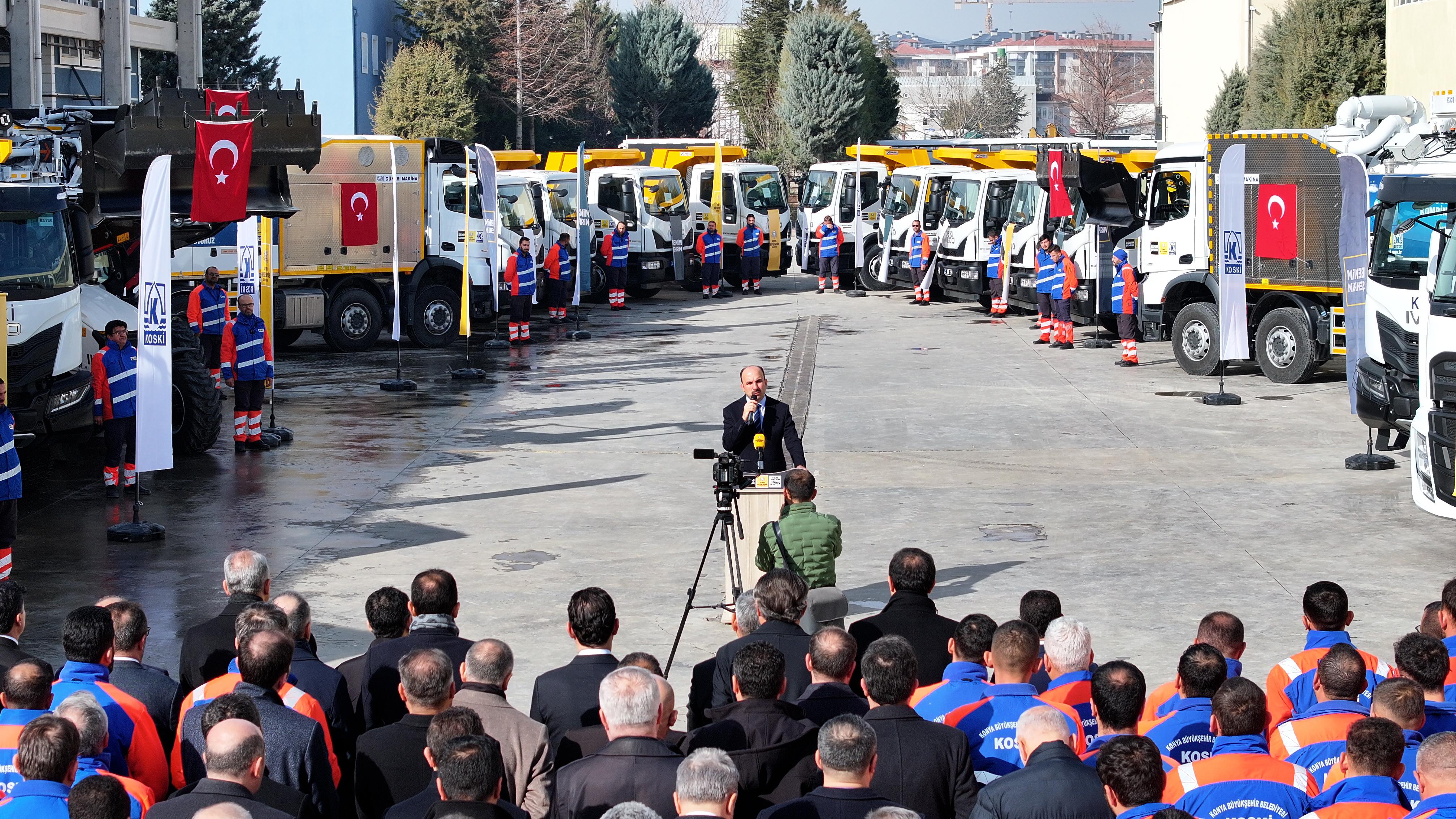 BAŞKAN ALTAY 177 MİLYON LİRA BEDELLE KOSKİ ARAÇ FİLOSUNA KAZANDIRILAN 19 YENİ ARACI TANITTI