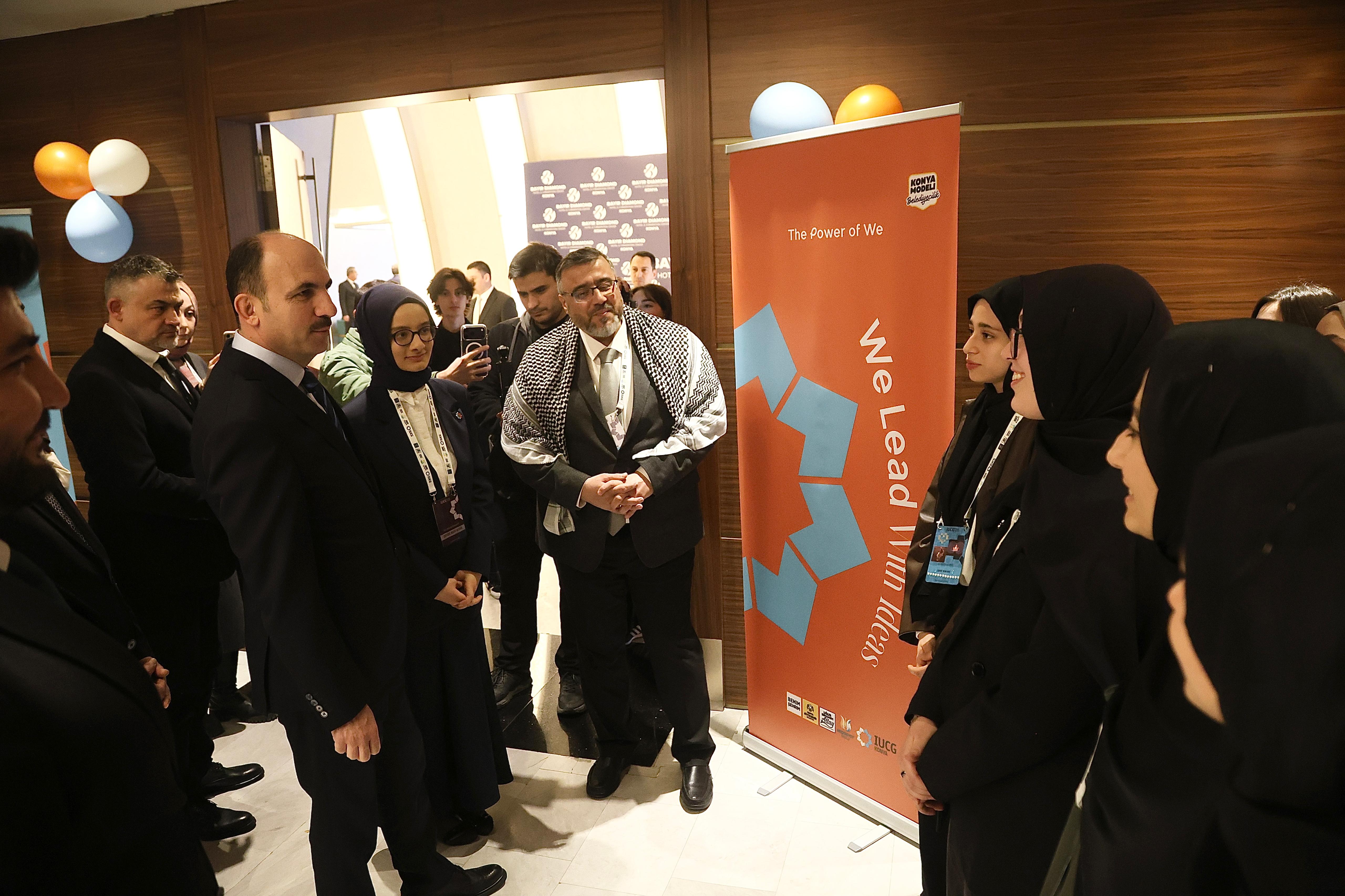 BAŞKAN ALTAY “ULUSLARARASI ŞEHİRLER VE HÜKÜMETLER BİRLİĞİ KONFERANSI”NDA LİSE ÖĞRENCİLERİYLE BULUŞTU