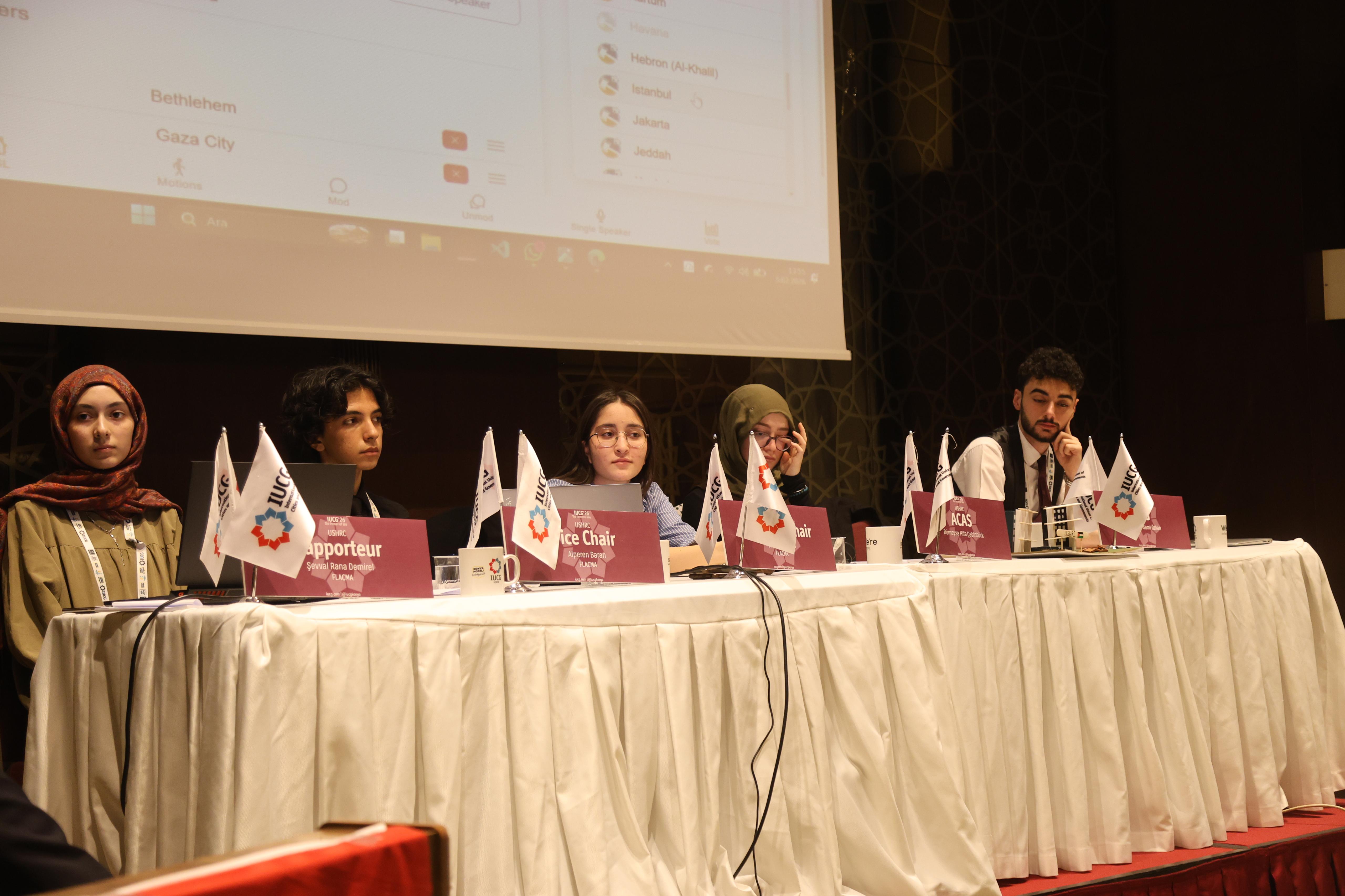 BAŞKAN ALTAY “ULUSLARARASI ŞEHİRLER VE HÜKÜMETLER BİRLİĞİ KONFERANSI”NDA LİSE ÖĞRENCİLERİYLE BULUŞTU