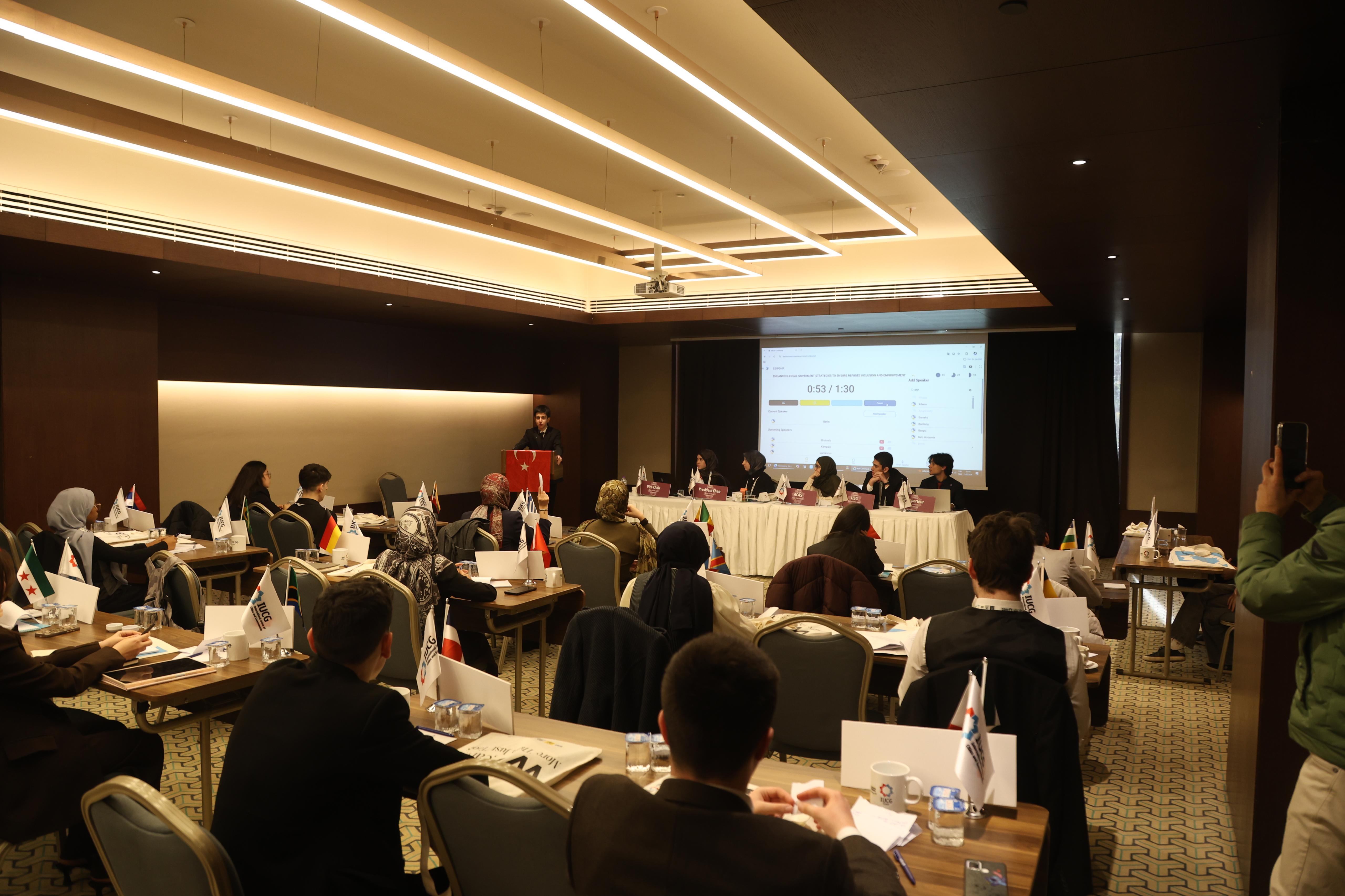 BAŞKAN ALTAY “ULUSLARARASI ŞEHİRLER VE HÜKÜMETLER BİRLİĞİ KONFERANSI”NDA LİSE ÖĞRENCİLERİYLE BULUŞTU