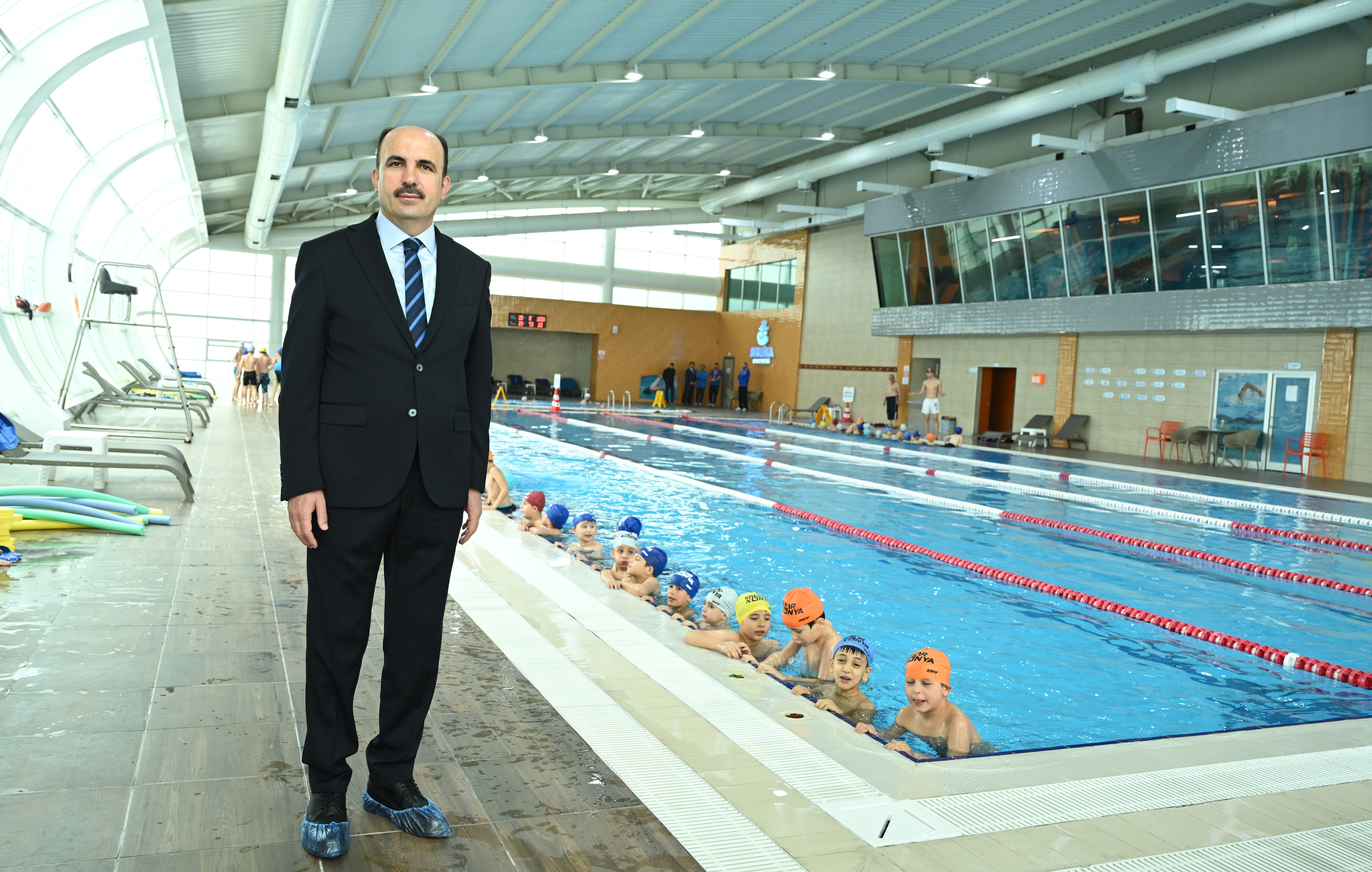 BAŞKAN ALTAY: “HEDEFİMİZ 31 İLÇEMİZİN TAMAMINDA İLKOKUL ÜÇÜNCÜ SINIF ÖĞRENCİLERİNE YÜZME ÖĞRETMEK”