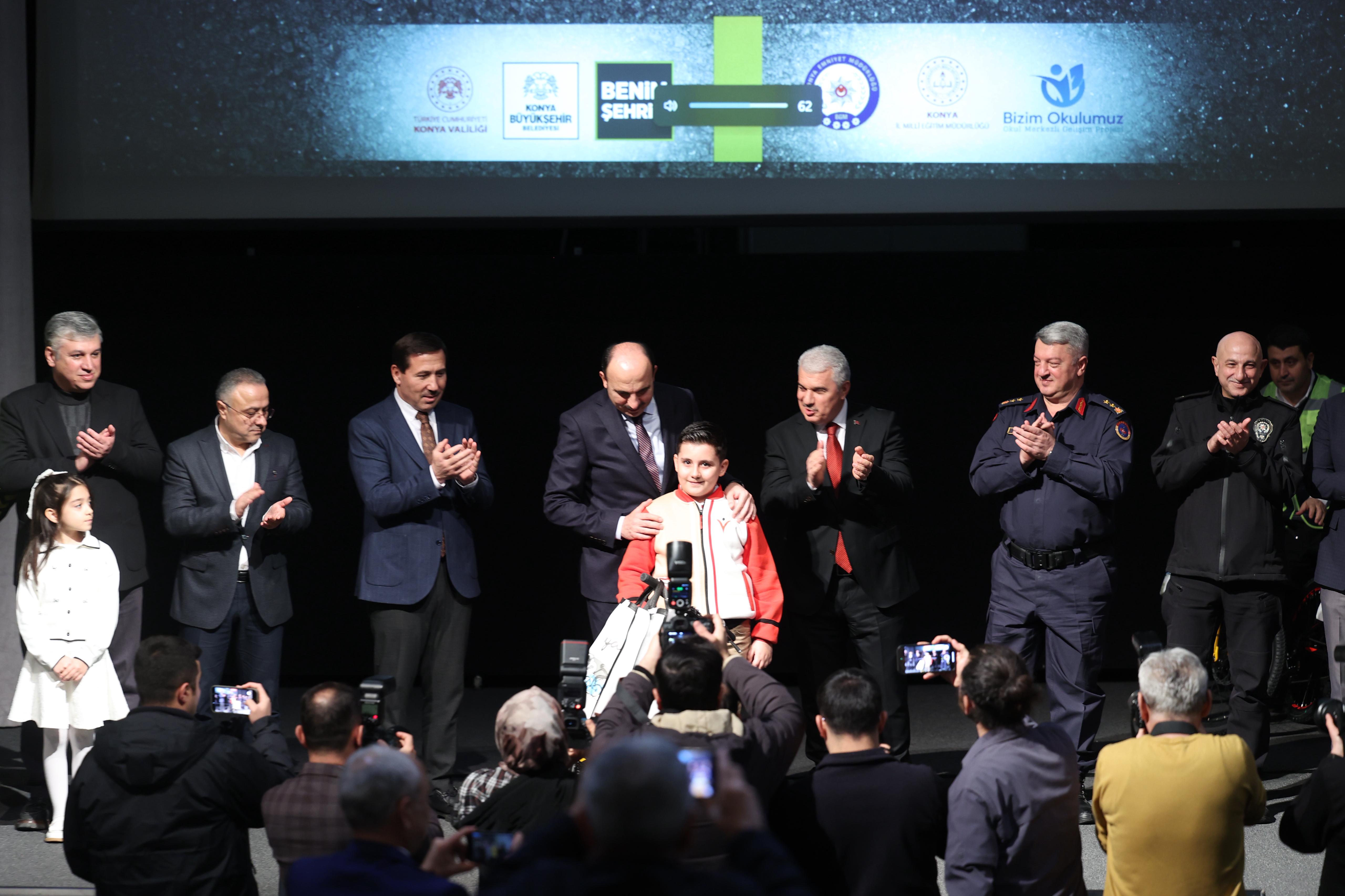 “SÜRDÜRÜLEBİLİR ULAŞIMDA NEZAKET VE GÖRGÜ KURALLARI RESİM VE FOTOĞRAF YARIŞMASI" ÖDÜLLERİ TAKDİM EDİLDİ