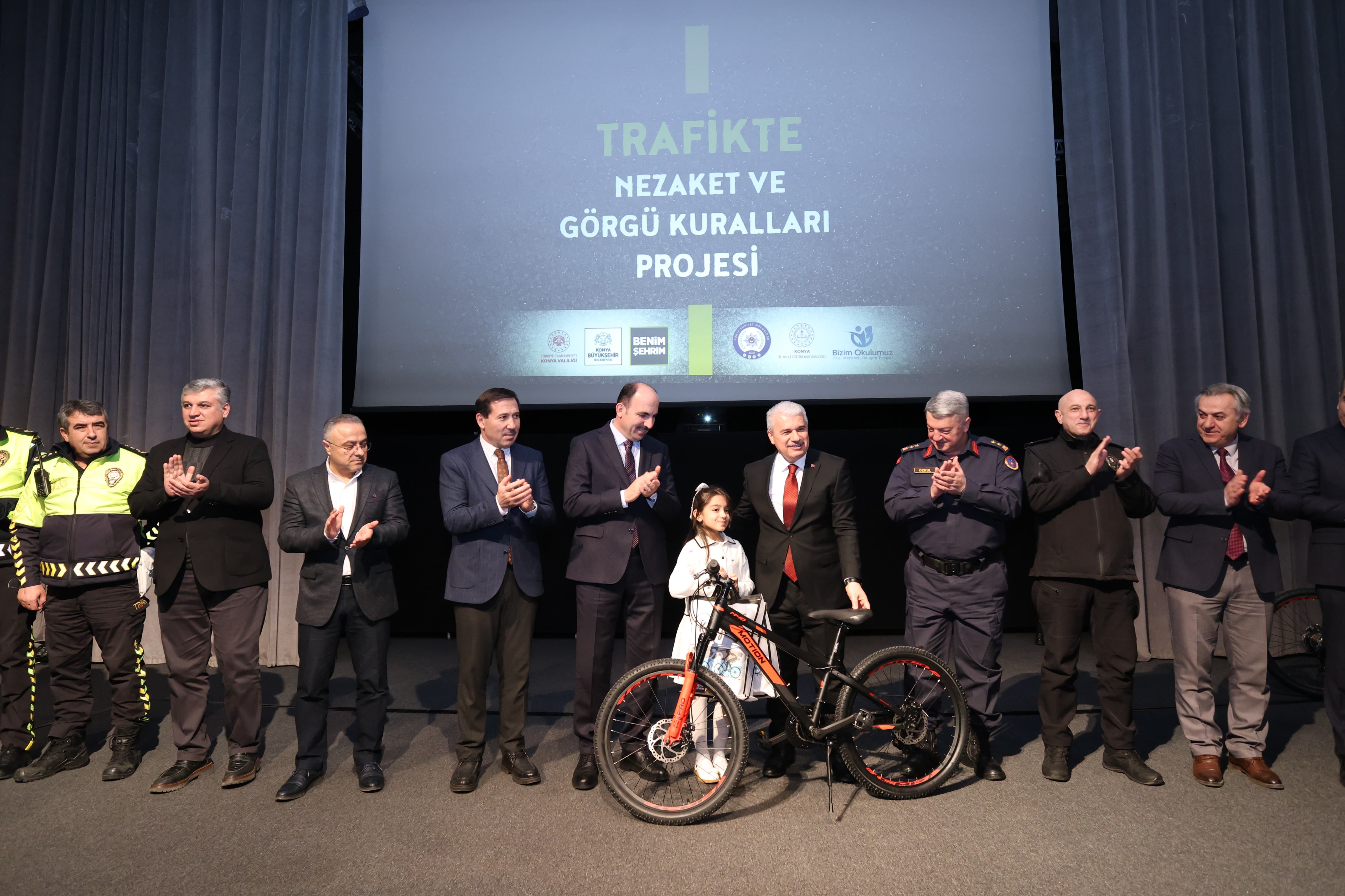 “SÜRDÜRÜLEBİLİR ULAŞIMDA NEZAKET VE GÖRGÜ KURALLARI RESİM VE FOTOĞRAF YARIŞMASI" ÖDÜLLERİ TAKDİM EDİLDİ