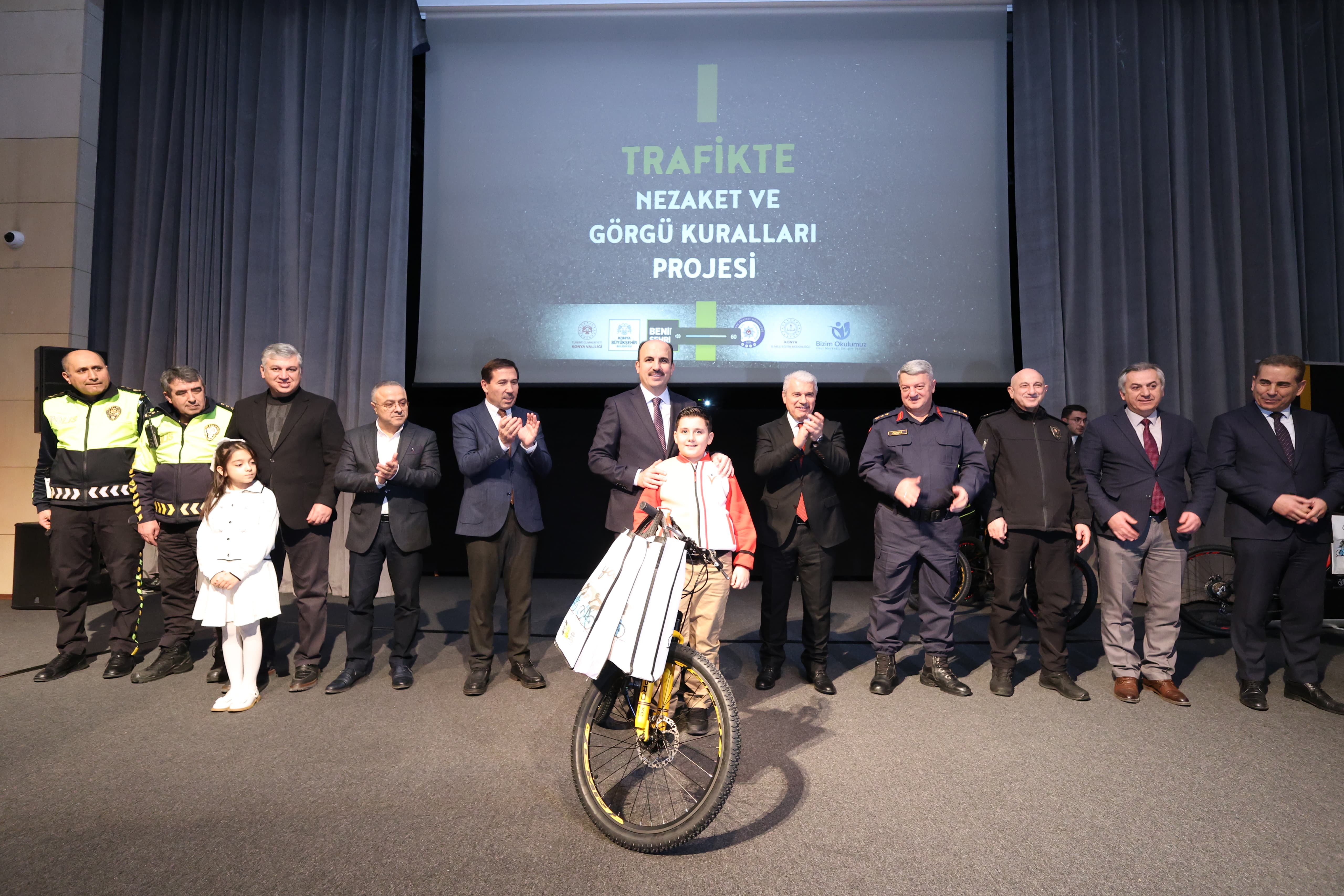 “SÜRDÜRÜLEBİLİR ULAŞIMDA NEZAKET VE GÖRGÜ KURALLARI RESİM VE FOTOĞRAF YARIŞMASI" ÖDÜLLERİ TAKDİM EDİLDİ