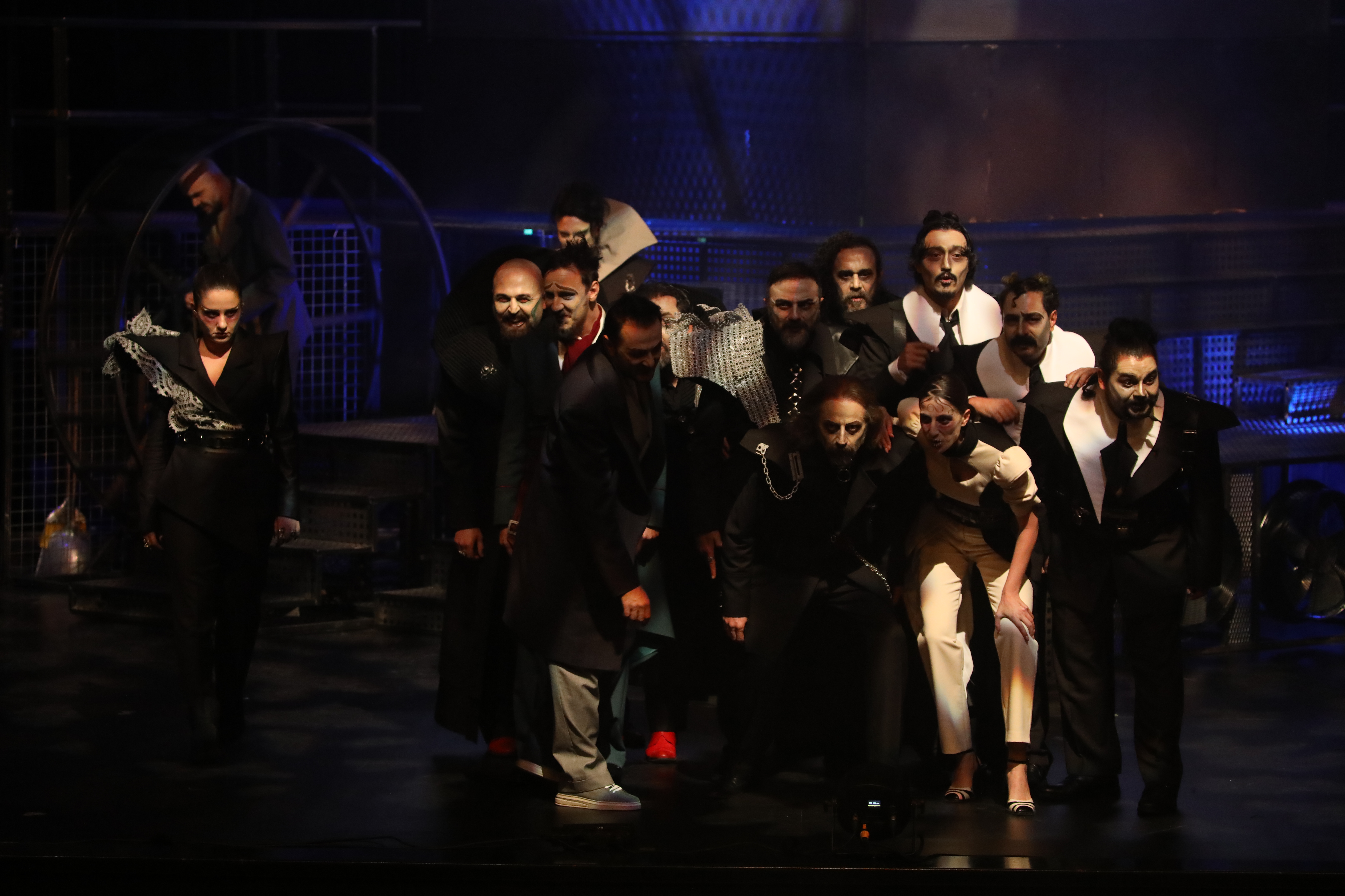 KONYA ŞEHİR TİYATROSU’NA “YILIN OYUNU” ÖDÜLÜ