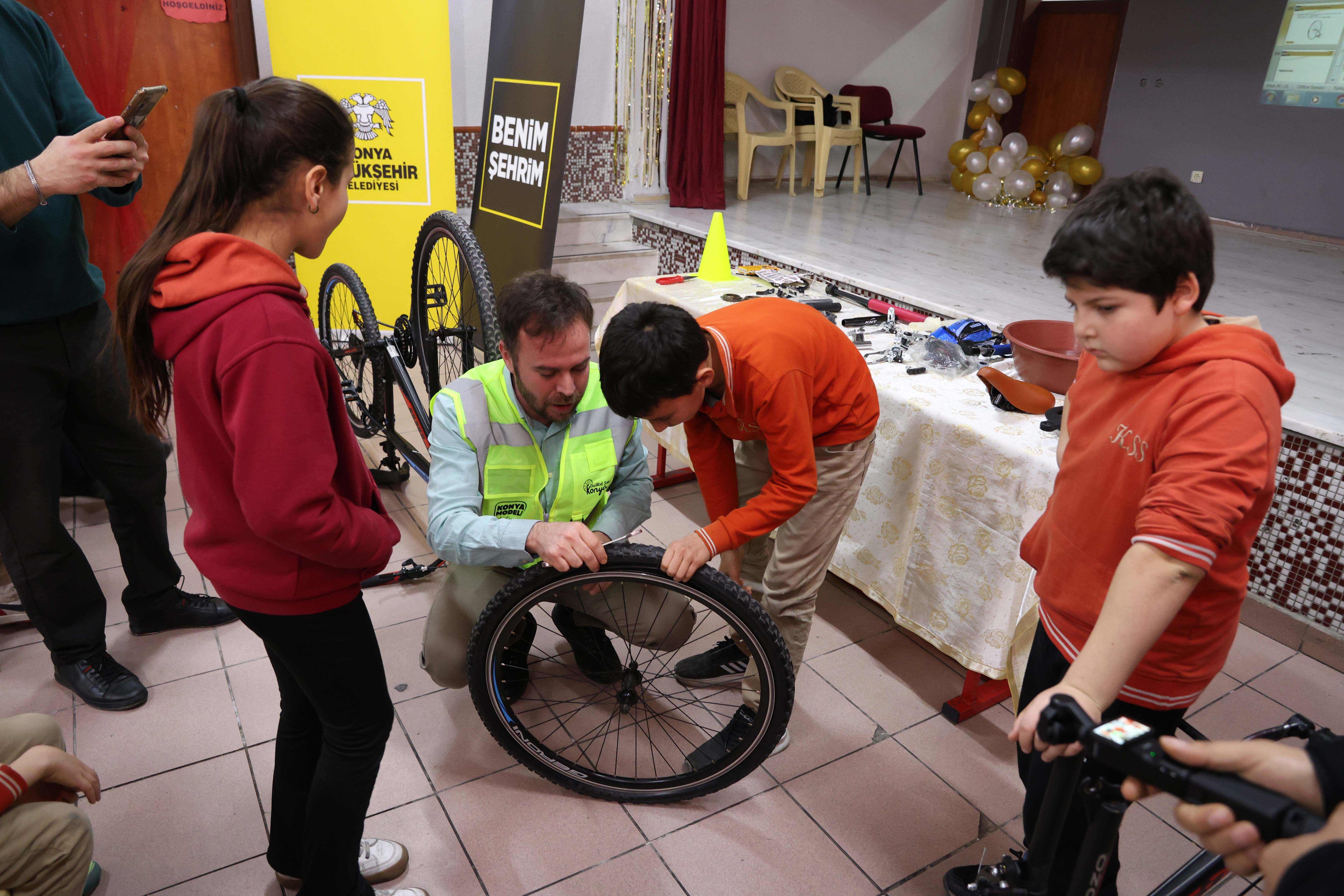 KONYA BÜYÜKŞEHİR “DÜNYA KIŞIN İŞE BİSİKLETLE GİTME GÜNÜ” KAPSAMINDA ETKİNLİKLER DÜZENLİYOR